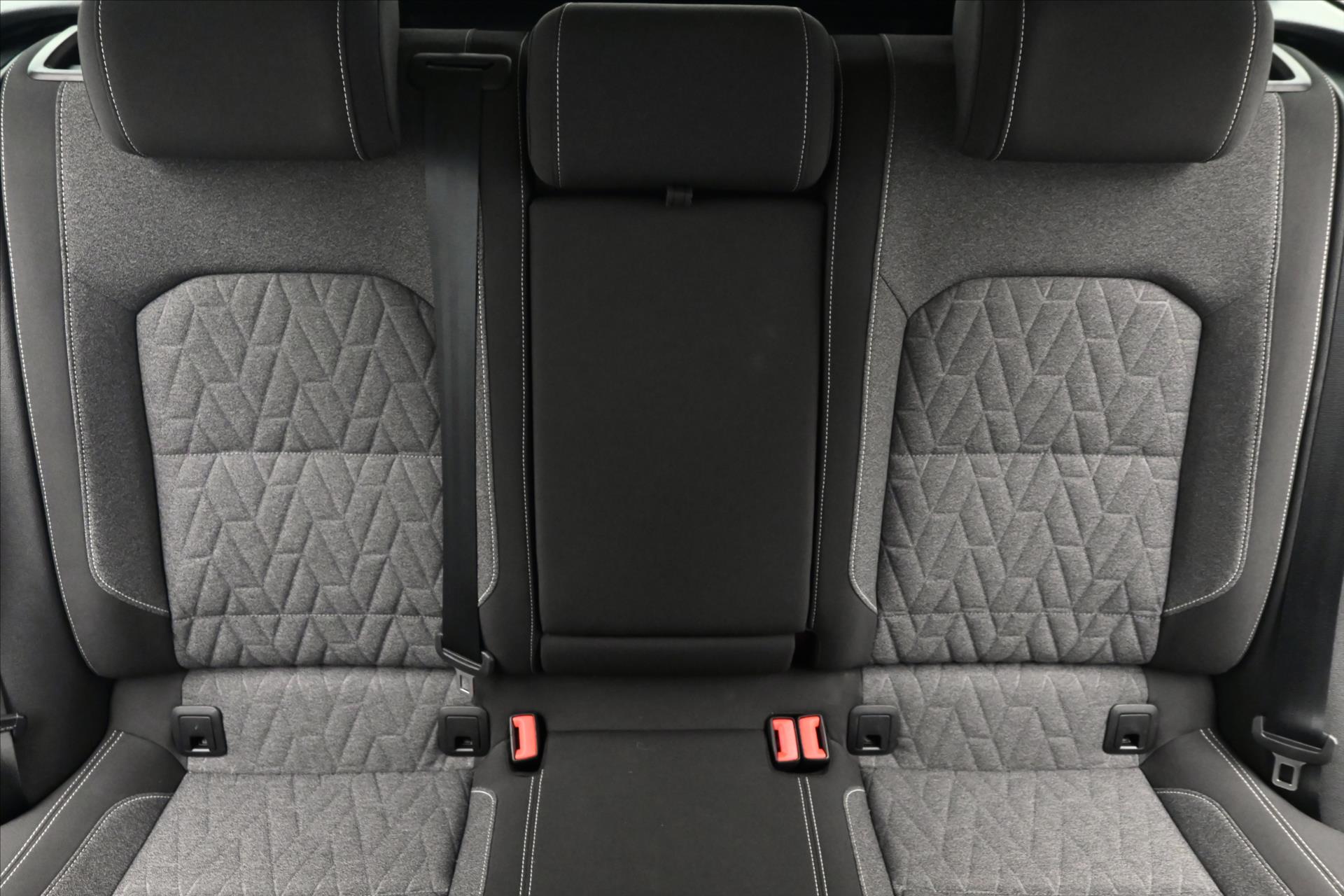 Hlavní fotografie vozu Volkswagen Passat 2,0 TDI 110 kW DSG Business Záruka až 5 let (29)