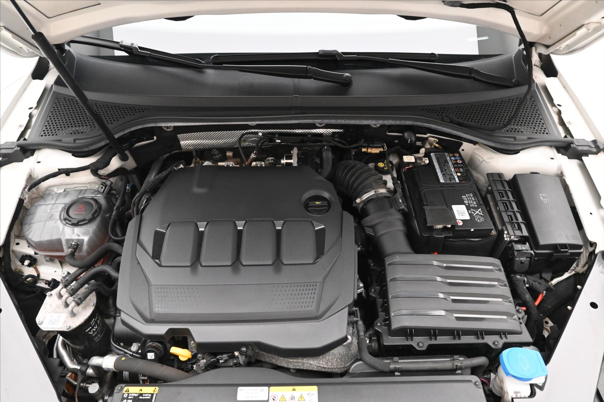 Hlavní fotografie vozu Volkswagen Passat 2,0 TDI 110 kW DSG Business Záruka až 5 let (9)