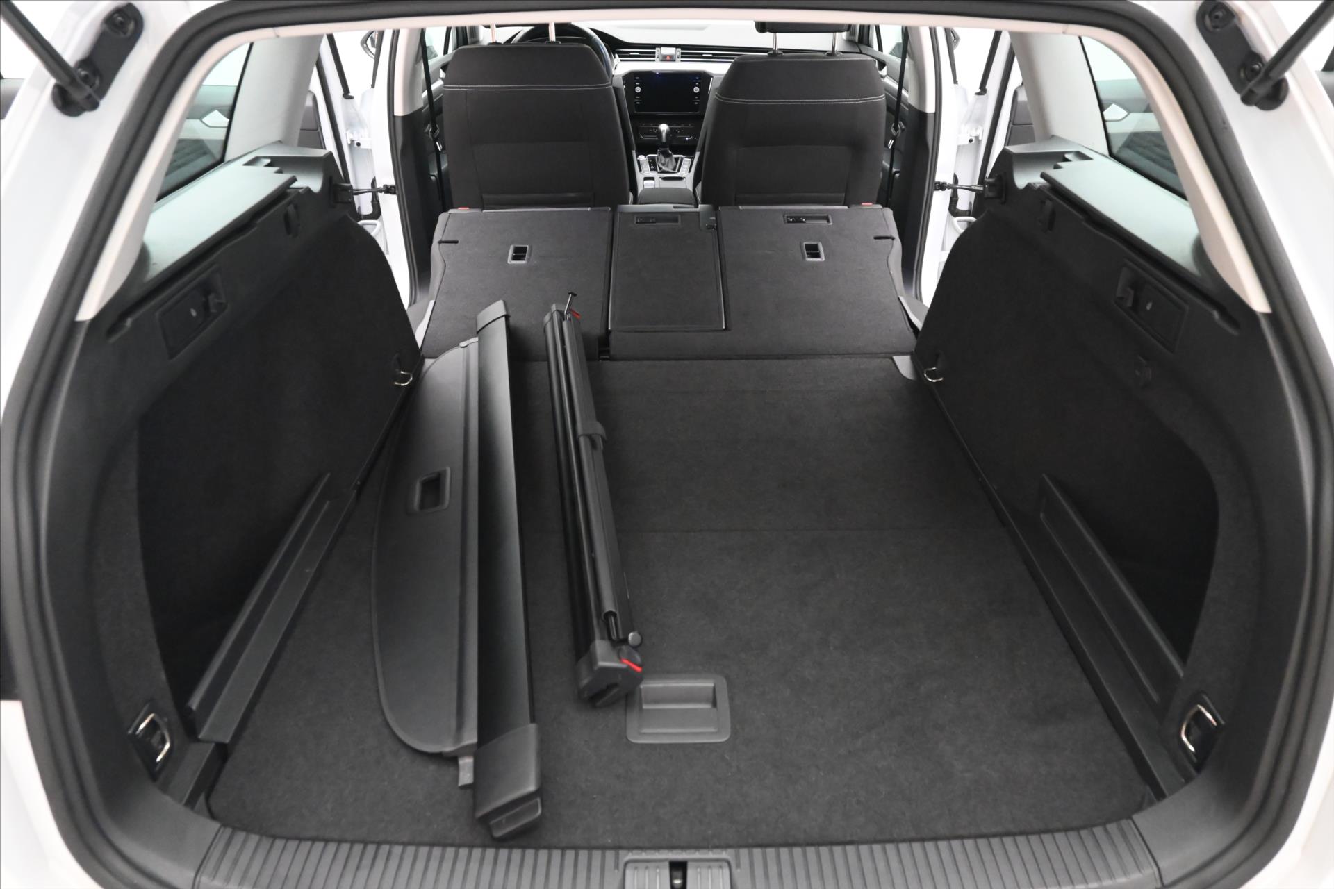 Hlavní fotografie vozu Volkswagen Passat 2,0 TDI 110KW DSG BUSINESS Záruka až 5 let (11)