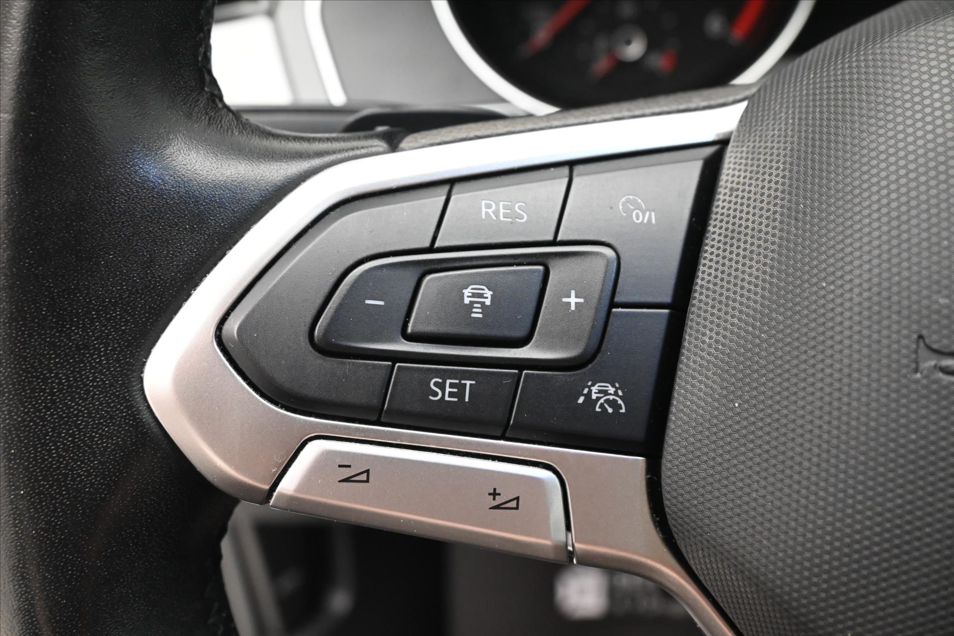 Hlavní fotografie vozu Volkswagen Passat 2,0 TDI 110KW DSG BUSINESS Záruka až 5 let (24)