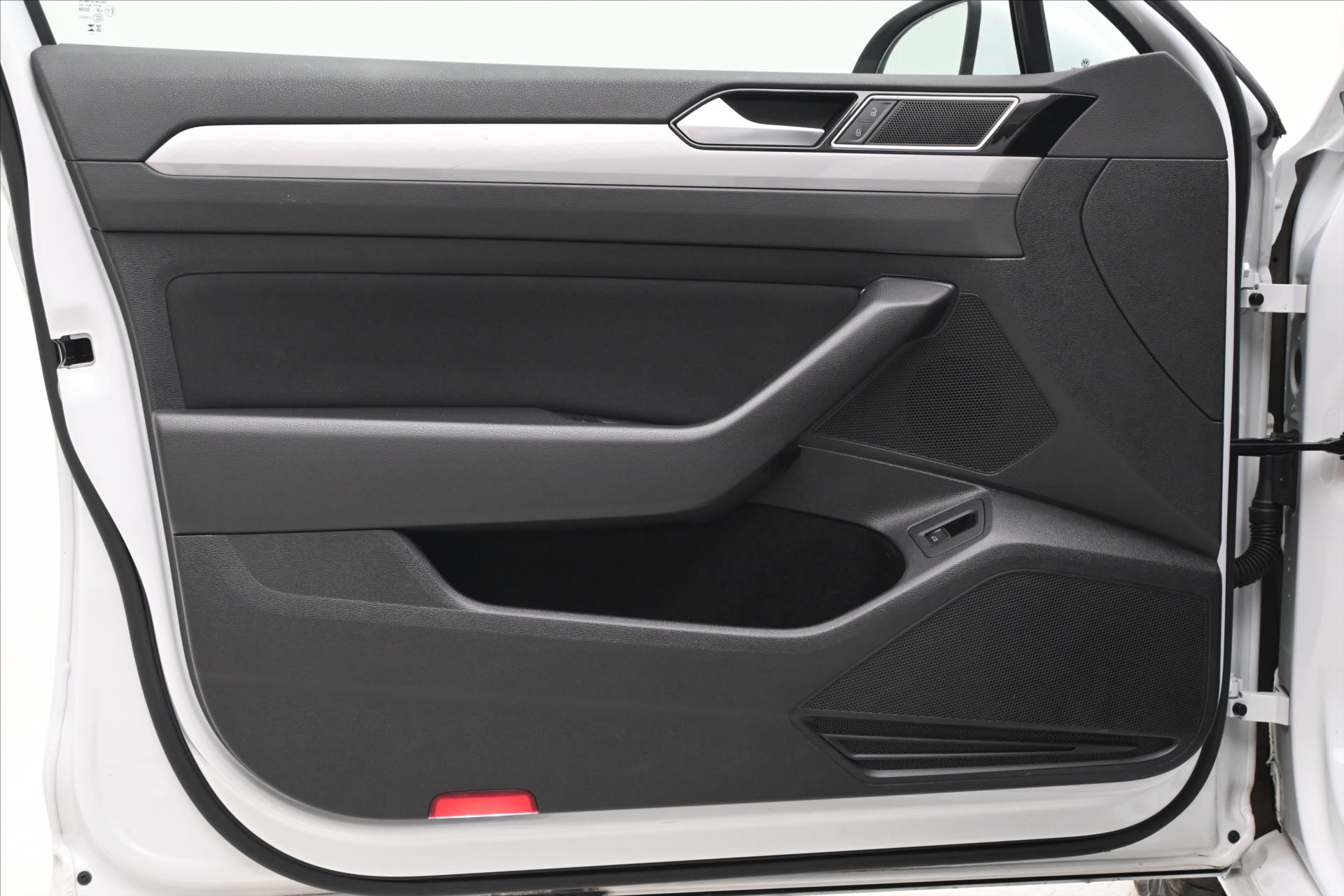 Hlavní fotografie vozu Volkswagen Passat 2,0 TDI 110KW DSG BUSINESS Záruka až 5 let (25)