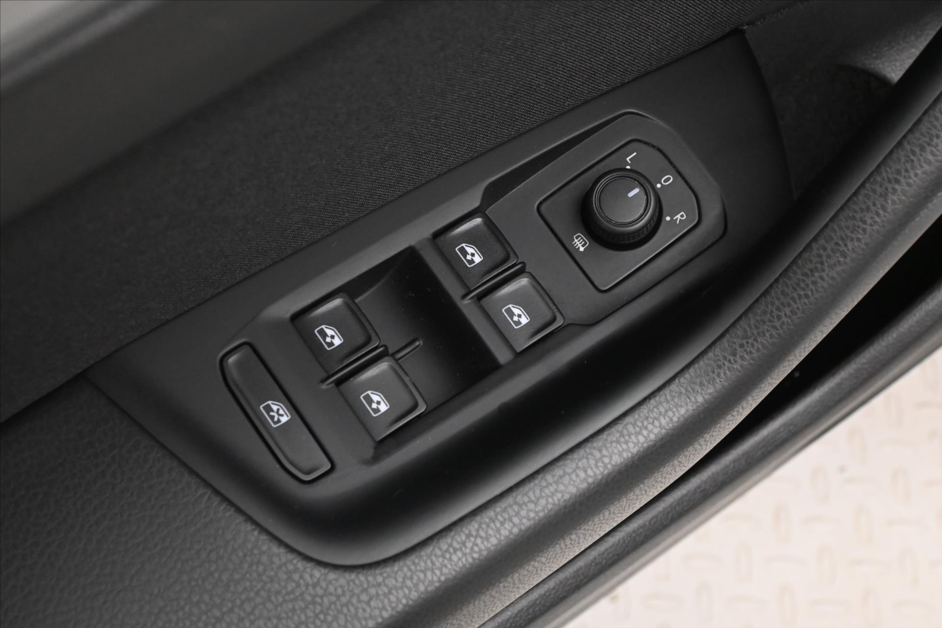 Hlavní fotografie vozu Volkswagen Passat 2,0 TDI 110KW DSG BUSINESS Záruka až 5 let (26)