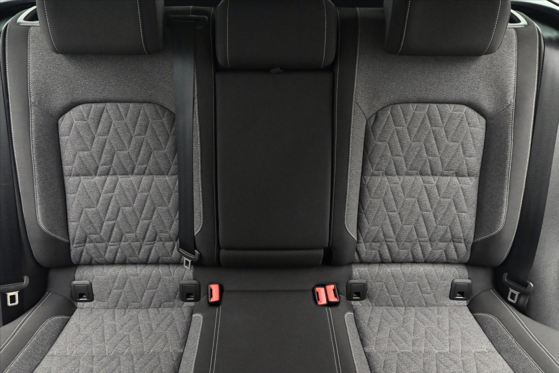 Hlavní fotografie vozu Volkswagen Passat 2,0 TDI 110KW DSG BUSINESS Záruka až 5 let (28)