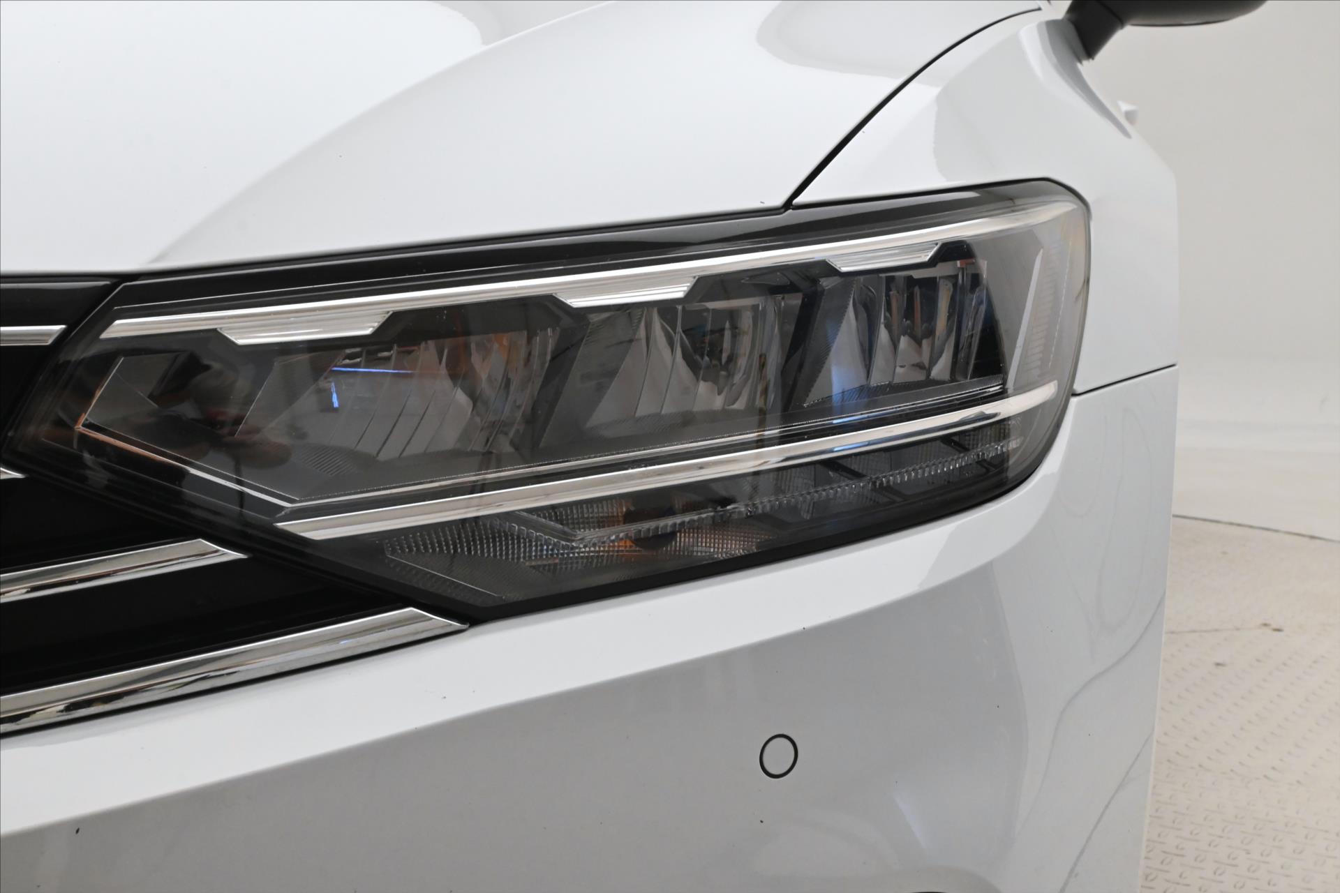 Hlavní fotografie vozu Volkswagen Passat 2,0 TDI 110KW DSG BUSINESS Záruka až 5 let (29)