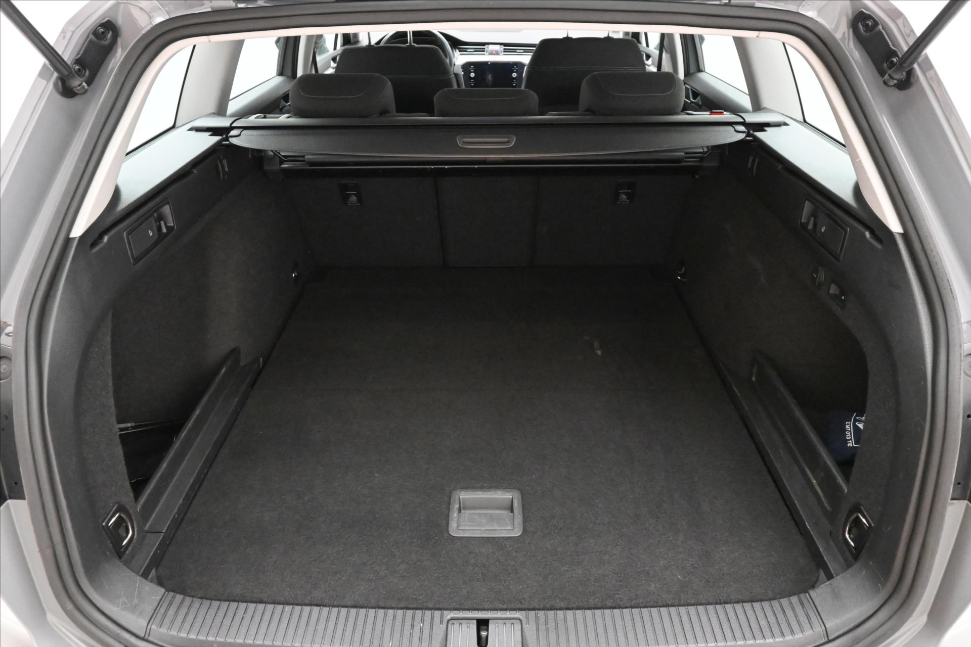 Hlavní fotografie vozu Volkswagen Passat 2,0 TDI 110kW DSG Business Záruka ža 5 let (10)