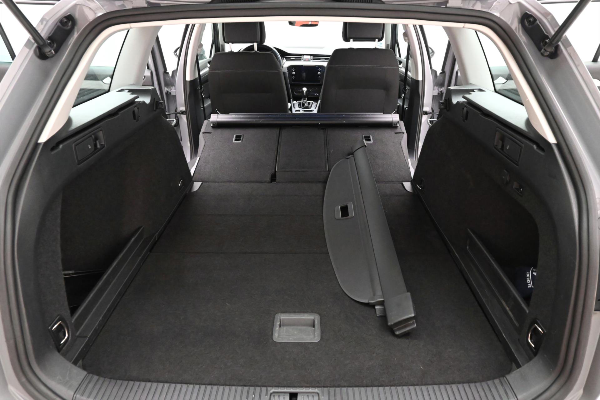 Hlavní fotografie vozu Volkswagen Passat 2,0 TDI 110kW DSG Business Záruka ža 5 let (11)
