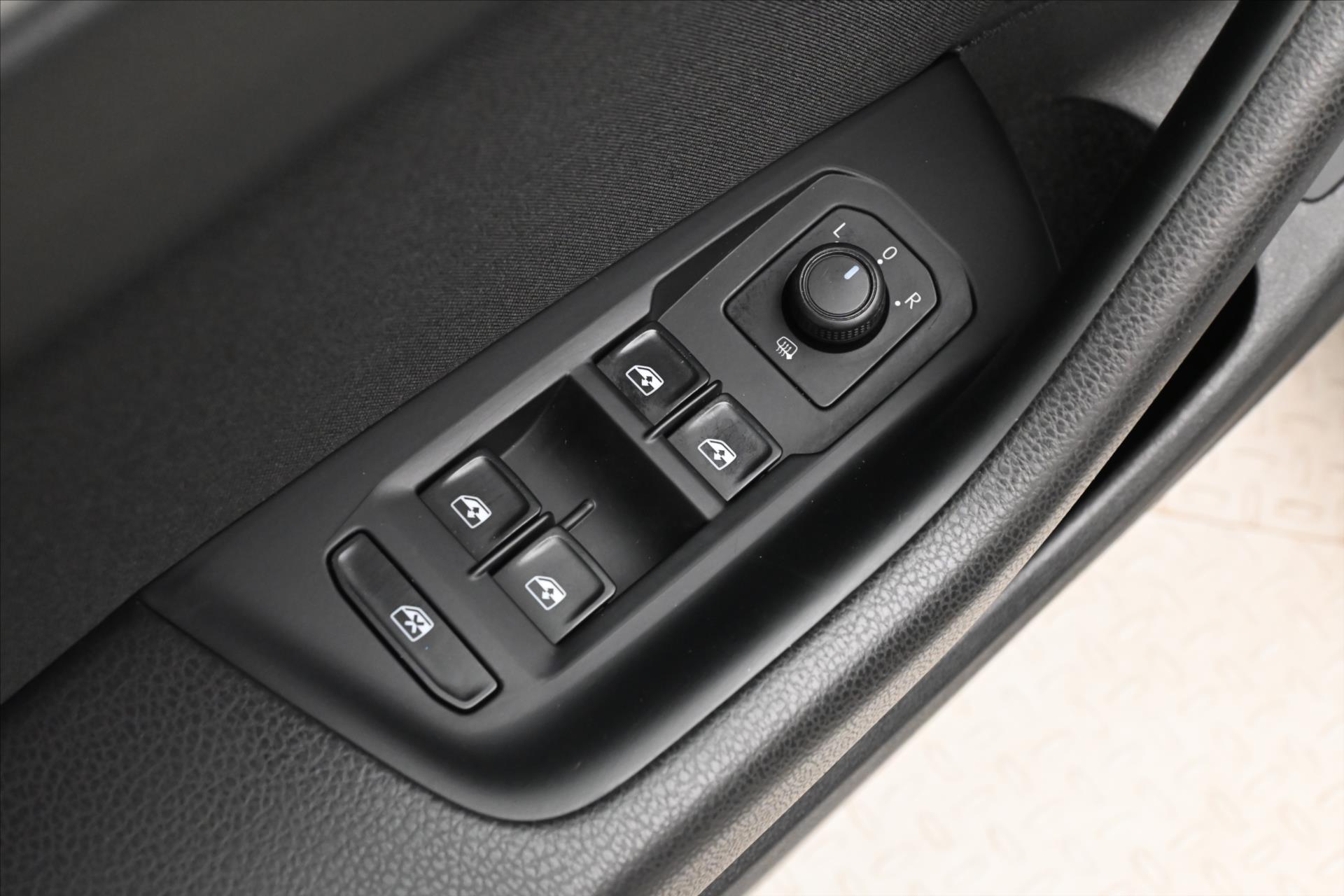 Hlavní fotografie vozu Volkswagen Passat 2,0 TDI 110kW DSG Business Záruka ža 5 let (26)