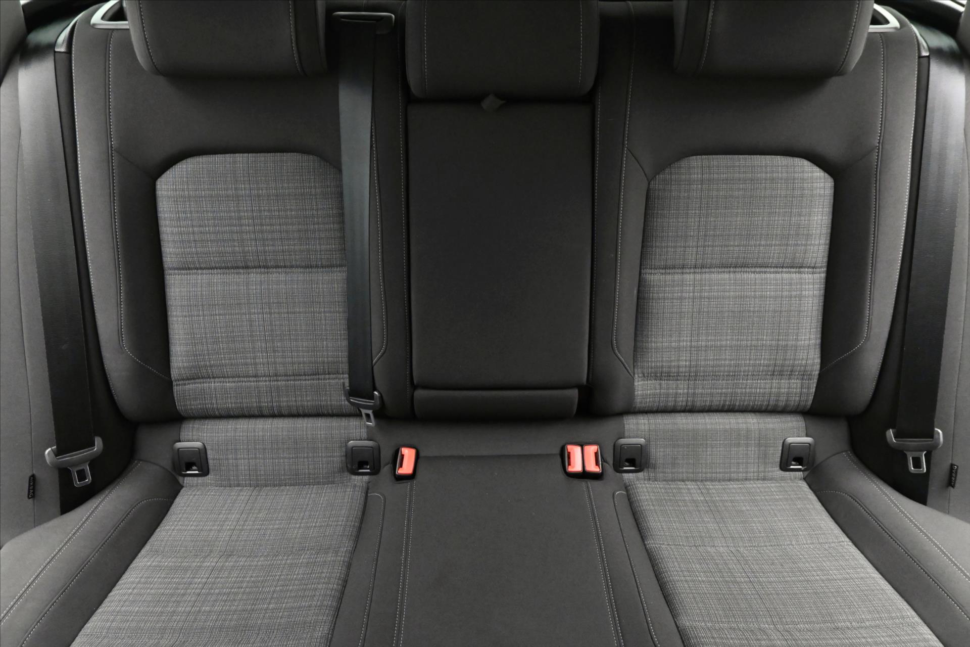 Hlavní fotografie vozu Volkswagen Passat 2,0 TDI 110kW DSG Business Záruka ža 5 let (28)