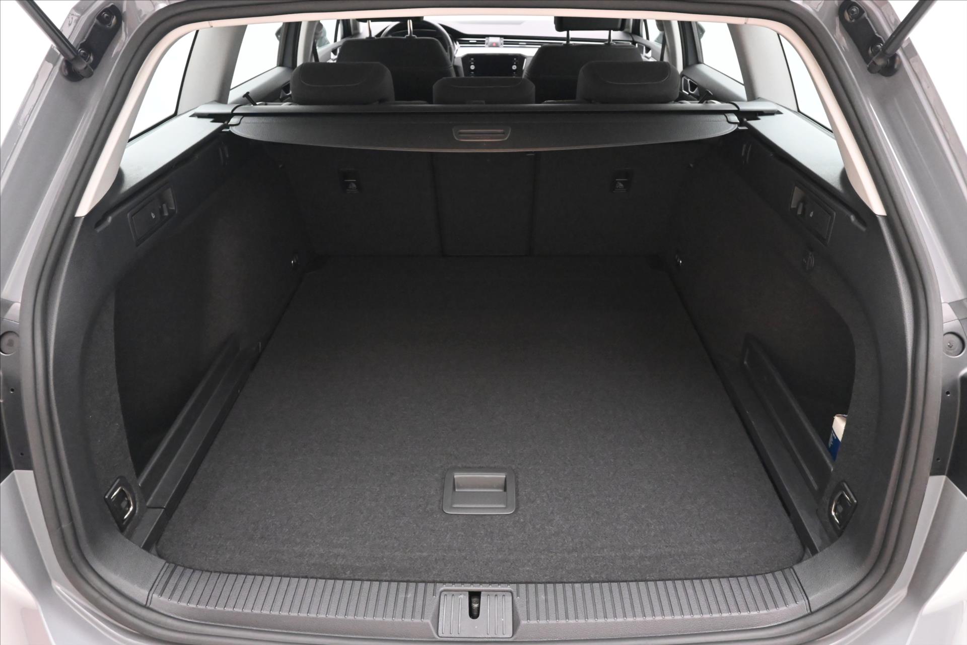 Main photo of the car Volkswagen Passat 2.0 TDI 110 kW Business Warranty up to 5 years (10)