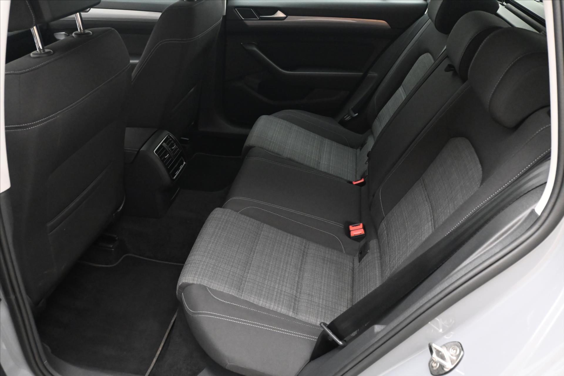 Main photo of the car Volkswagen Passat 2.0 TDI 110 kW Business Warranty up to 5 years (14)