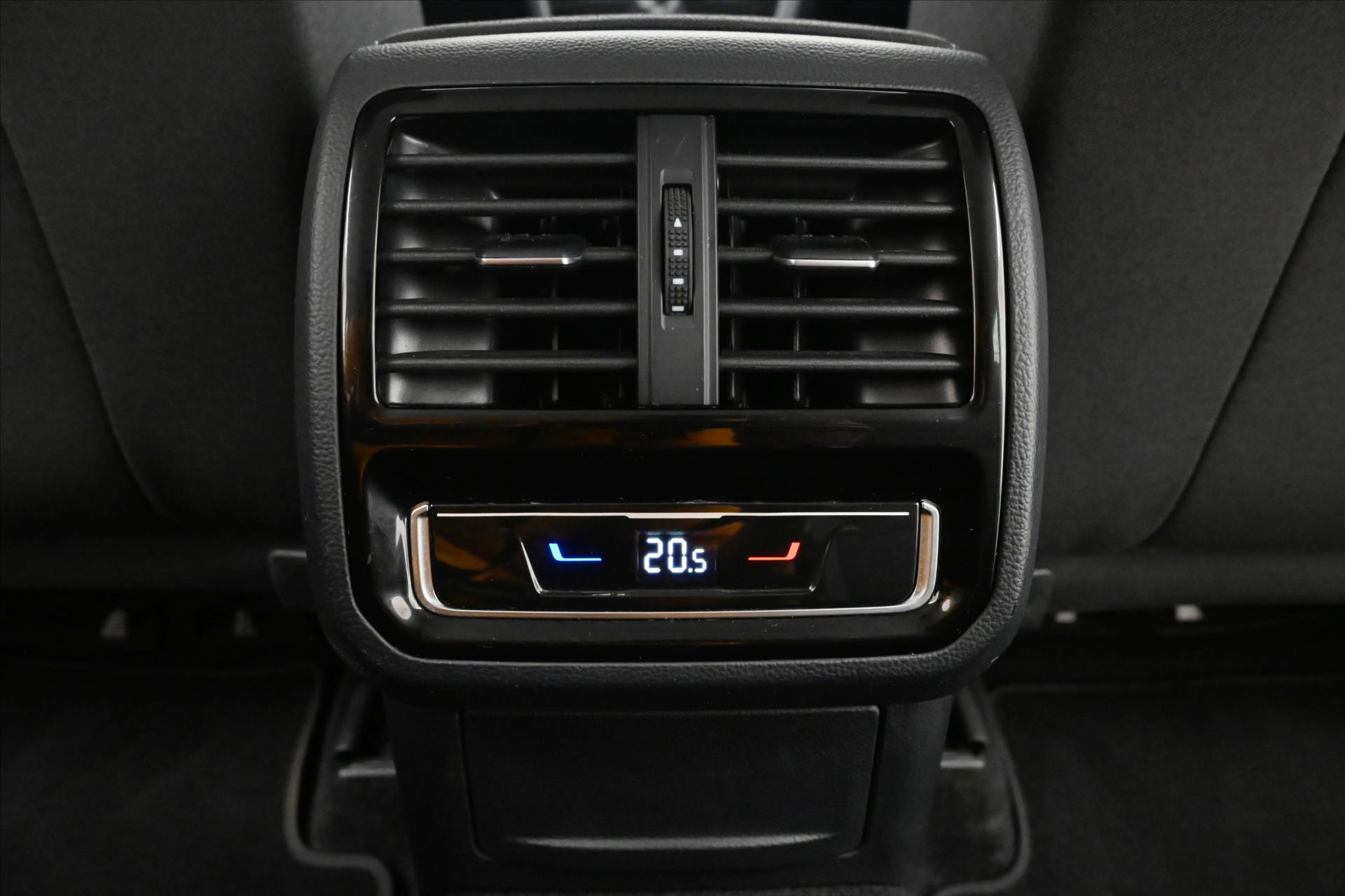 Main photo of the car Volkswagen Passat 2.0 TDI 110 kW Business Warranty up to 5 years (22)