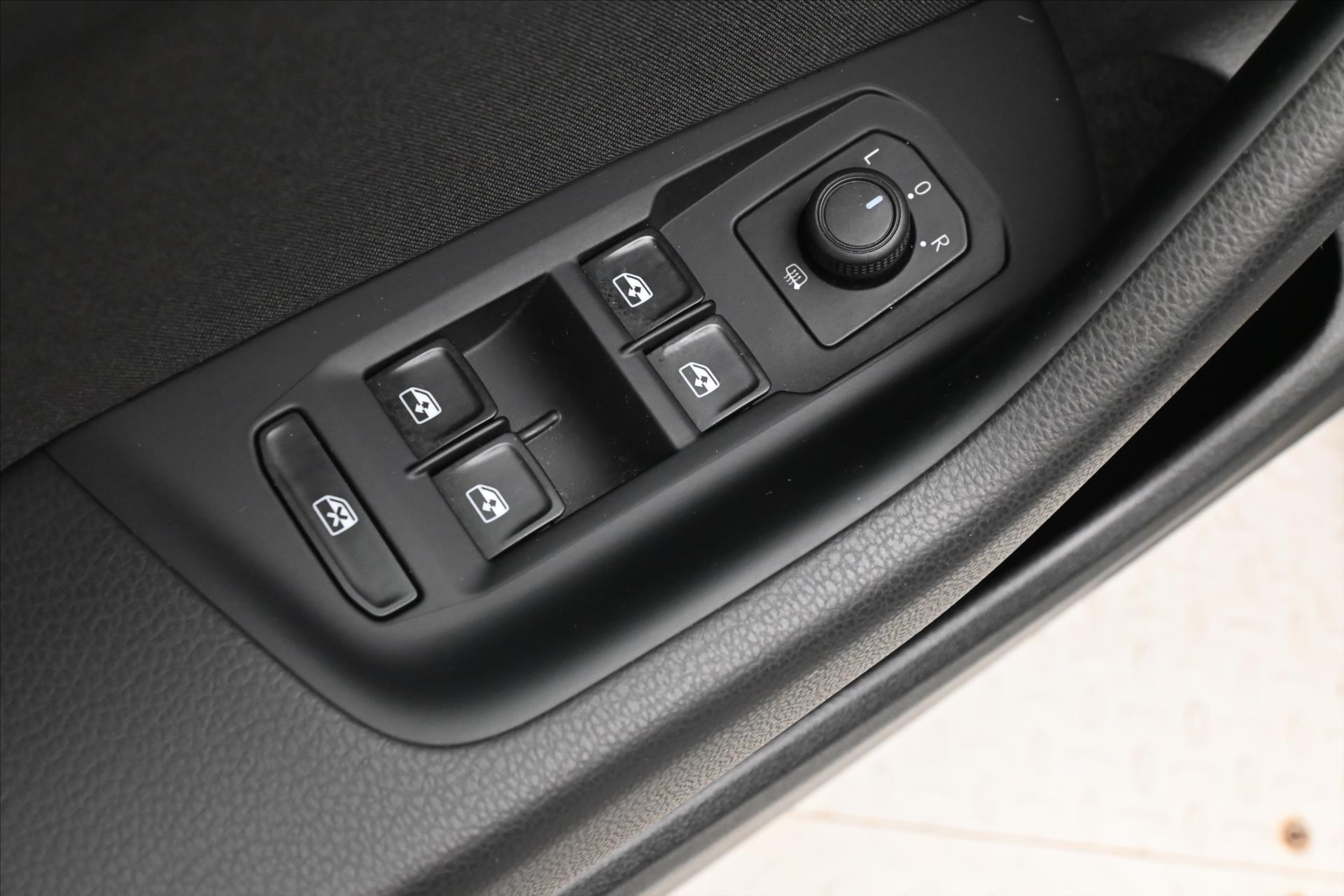 Main photo of the car Volkswagen Passat 2.0 TDI 110 kW Business Warranty up to 5 years (26)