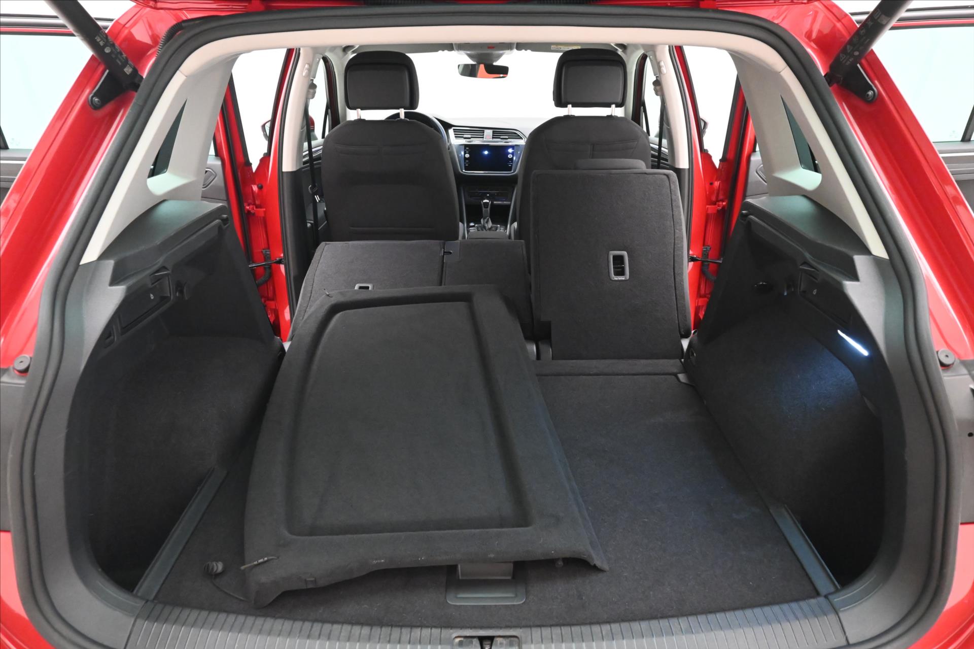 Main photo of the car Volkswagen Tiguan 2.0 TDI 110 kW DSG Life Warranty up to 5 years (12)