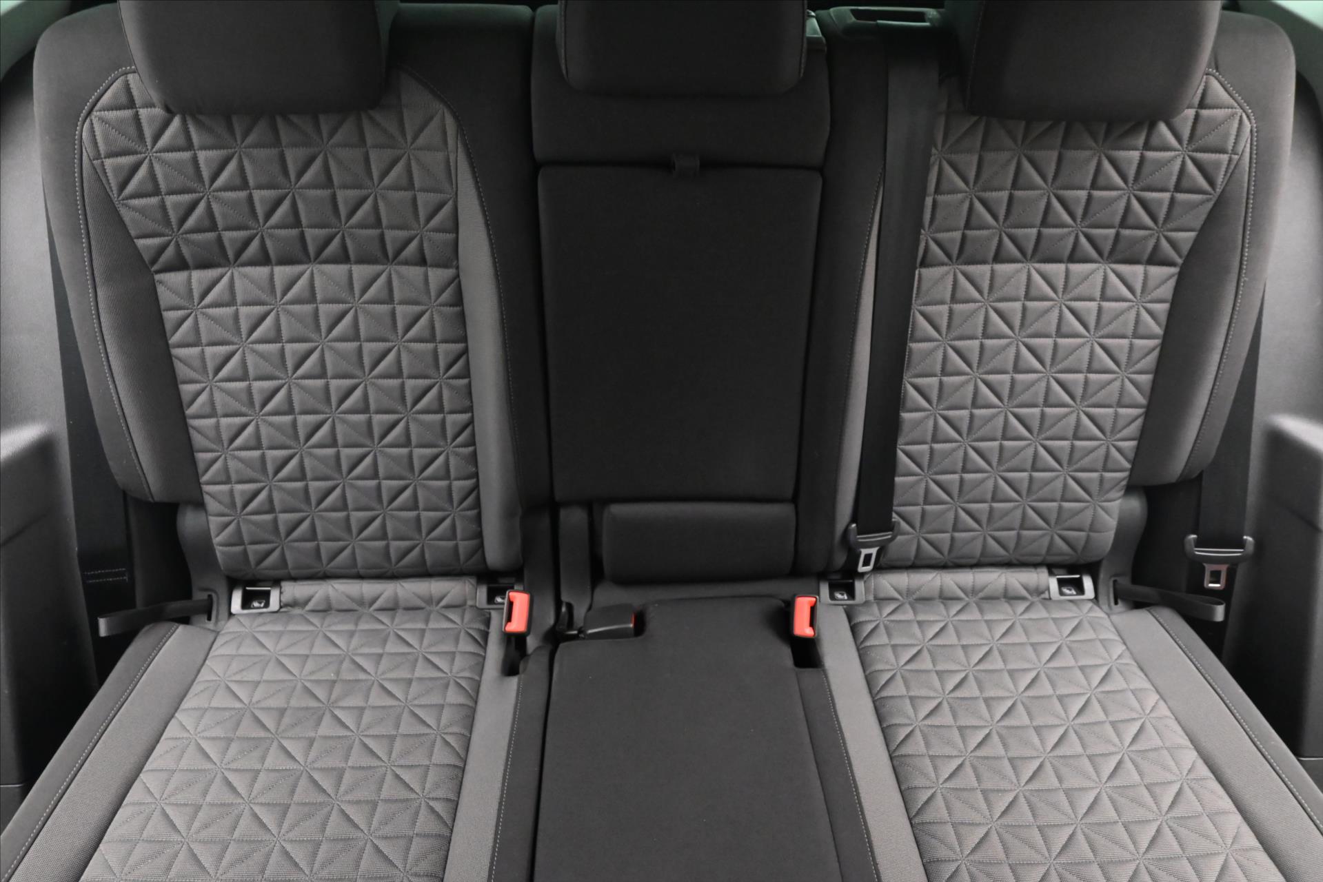 Main photo of the car Volkswagen Tiguan 2.0 TDI 110 kW DSG Life Warranty up to 5 years (30)
