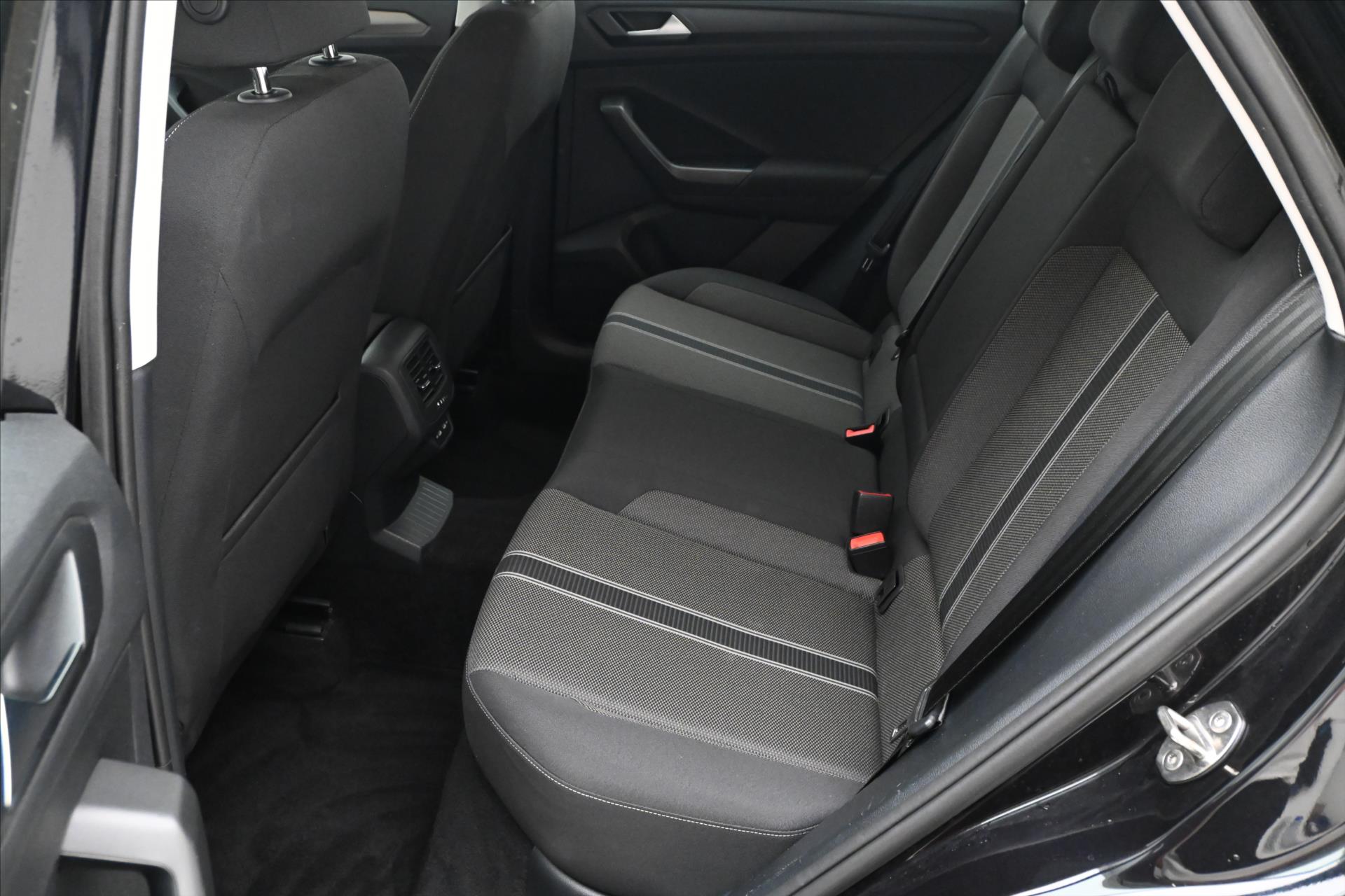Hlavní fotografie vozu Volkswagen T-Roc 2,0 TDI 110kW Clever Navi Záruka až 5 let (14)