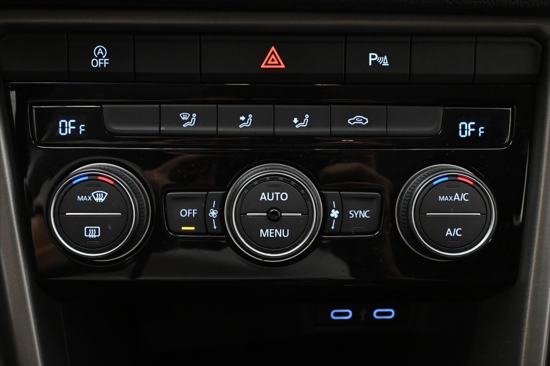 Hlavní fotografie vozu Volkswagen T-Roc 2,0 TDI 110kW Clever Navi Záruka až 5 let (21)
