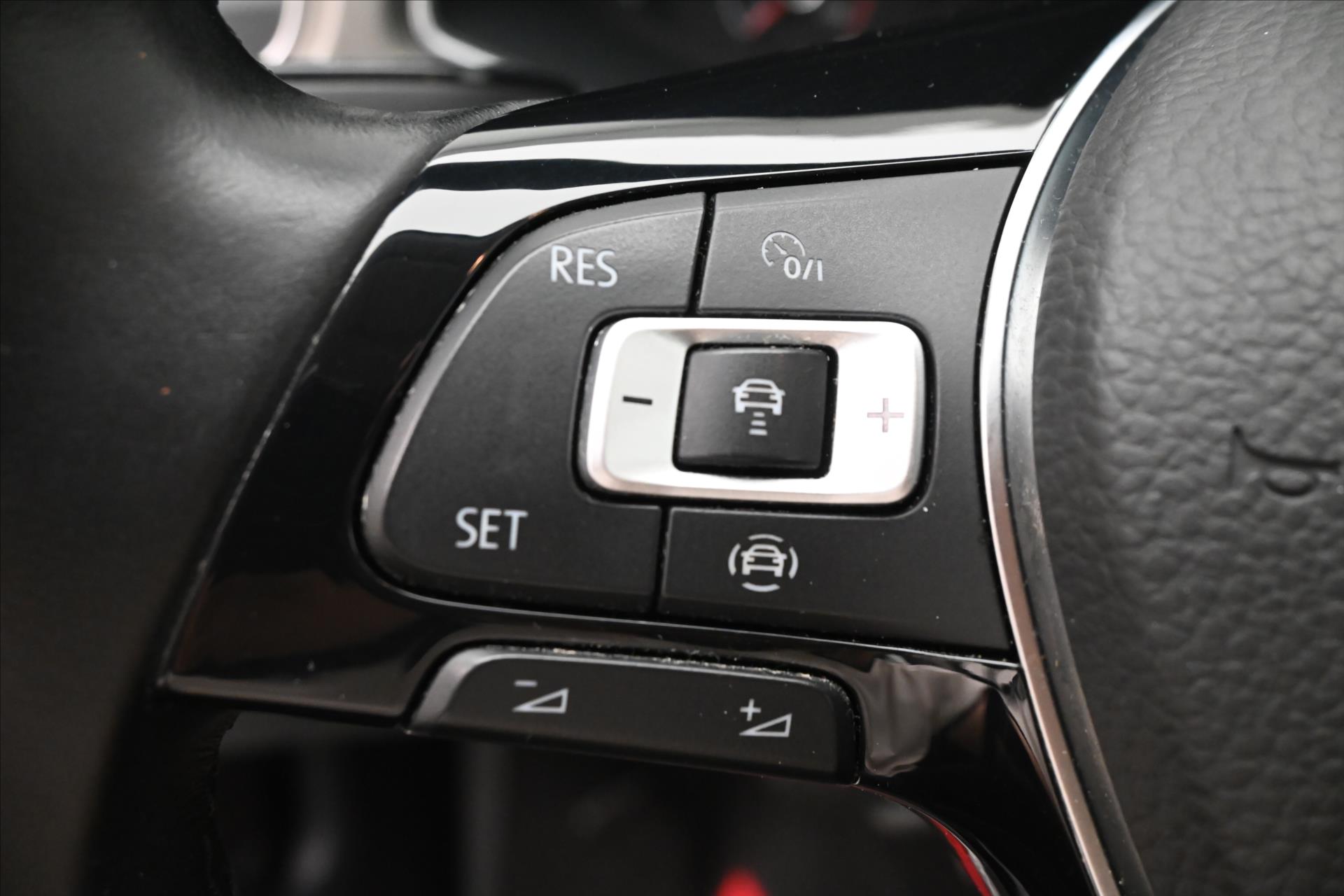 Hlavní fotografie vozu Volkswagen T-Roc 2,0 TDI 110kW Clever Navi Záruka až 5 let (23)