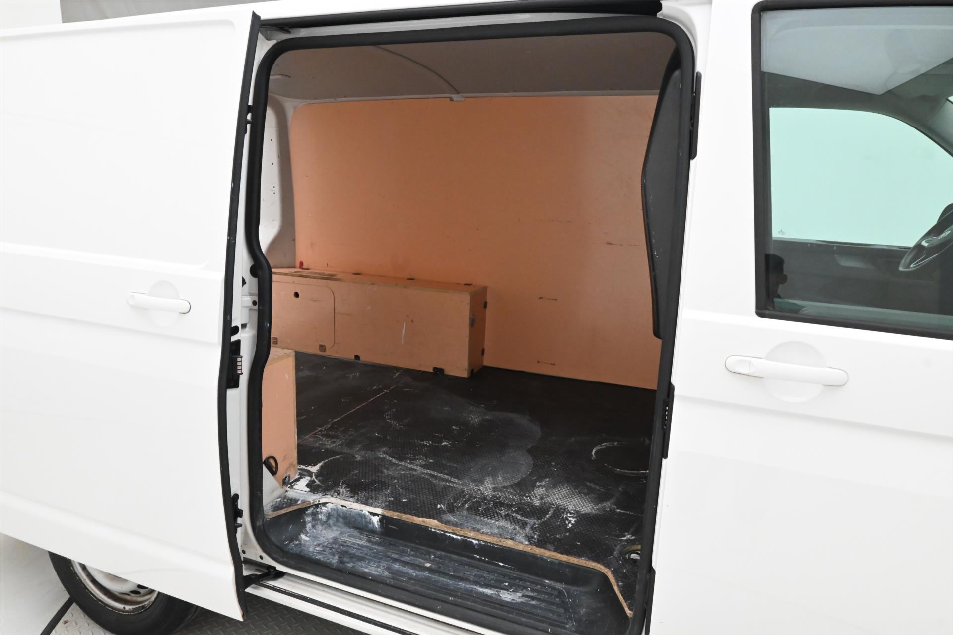 Hlavní fotografie vozu Volkswagen Transporter 2,0 TDI 110kW DSG Záruka až 5 let (11)