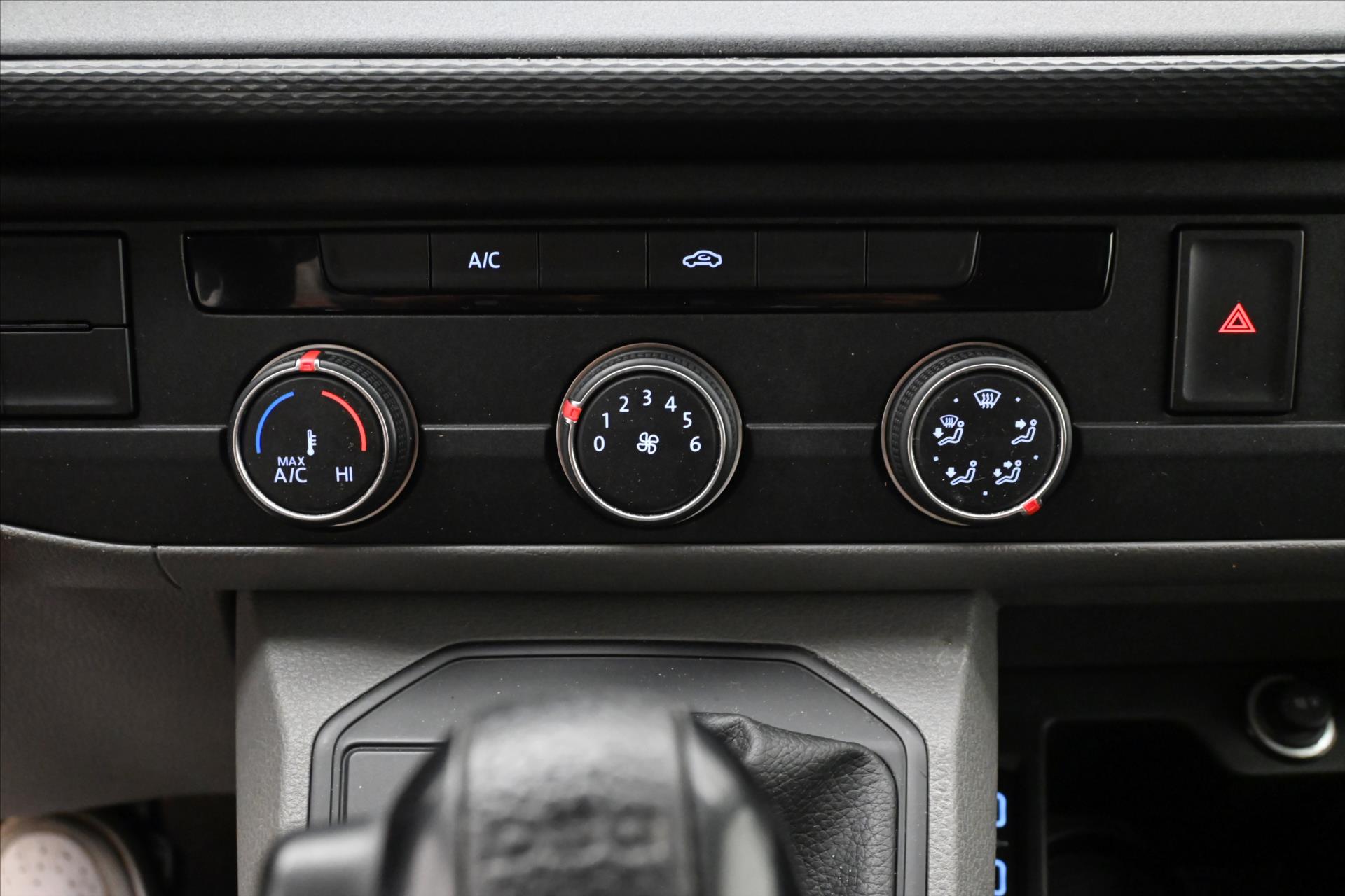 Hlavní fotografie vozu Volkswagen Transporter 2,0 TDI 110kW DSG Záruka až 5 let (21)