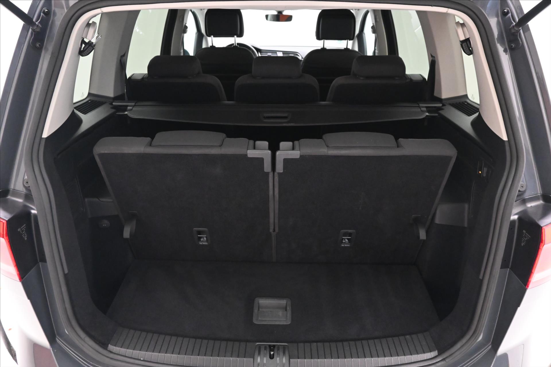 Hlavní fotografie vozu Volkswagen Touran 2,0 TDI 110kW DSG 7míst Záruka až 5 let (10)