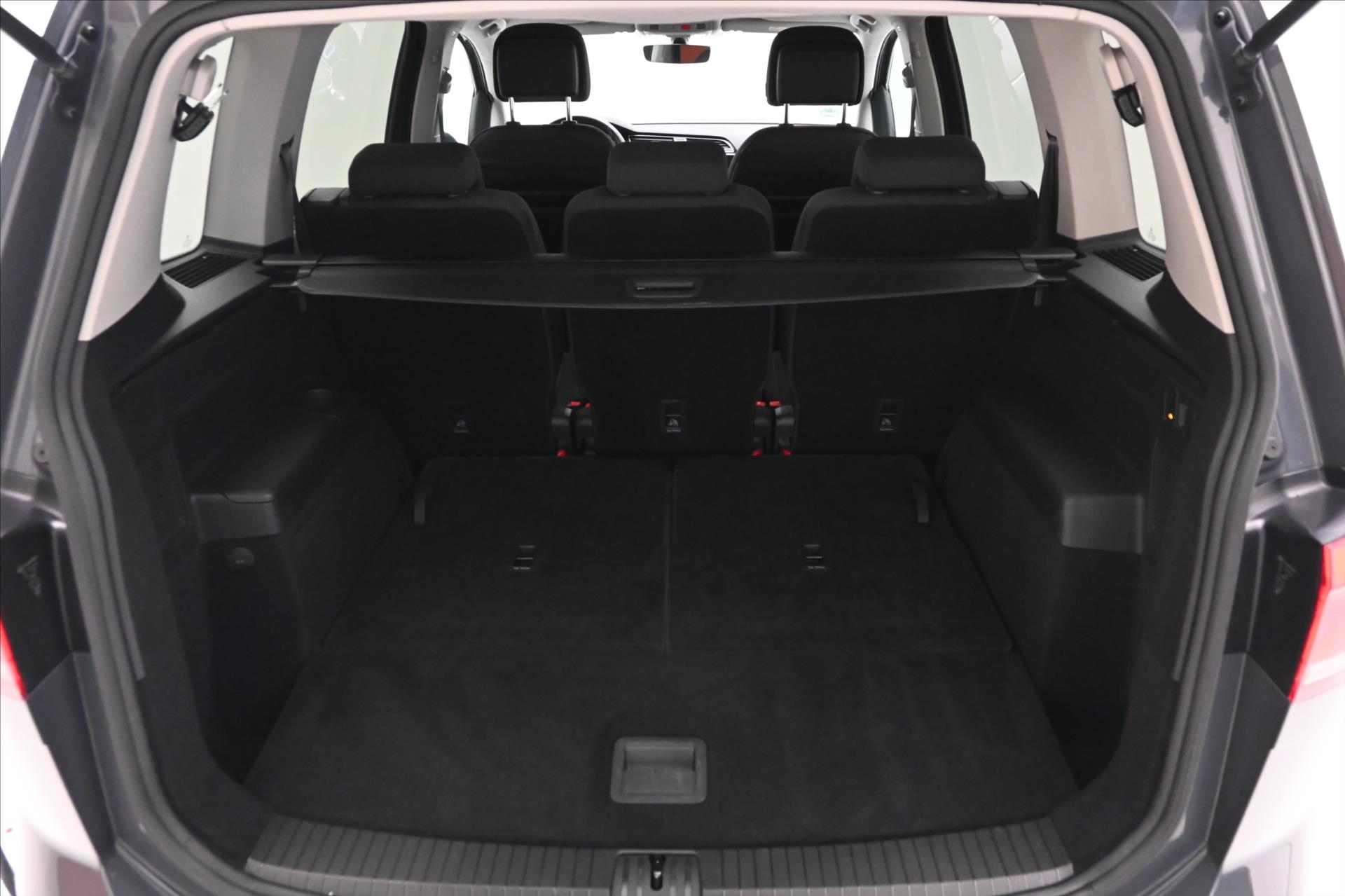 Hlavní fotografie vozu Volkswagen Touran 2,0 TDI 110kW DSG 7míst Záruka až 5 let (11)