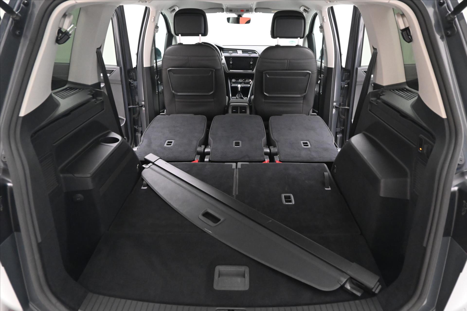 Hlavní fotografie vozu Volkswagen Touran 2,0 TDI 110kW DSG 7míst Záruka až 5 let (12)