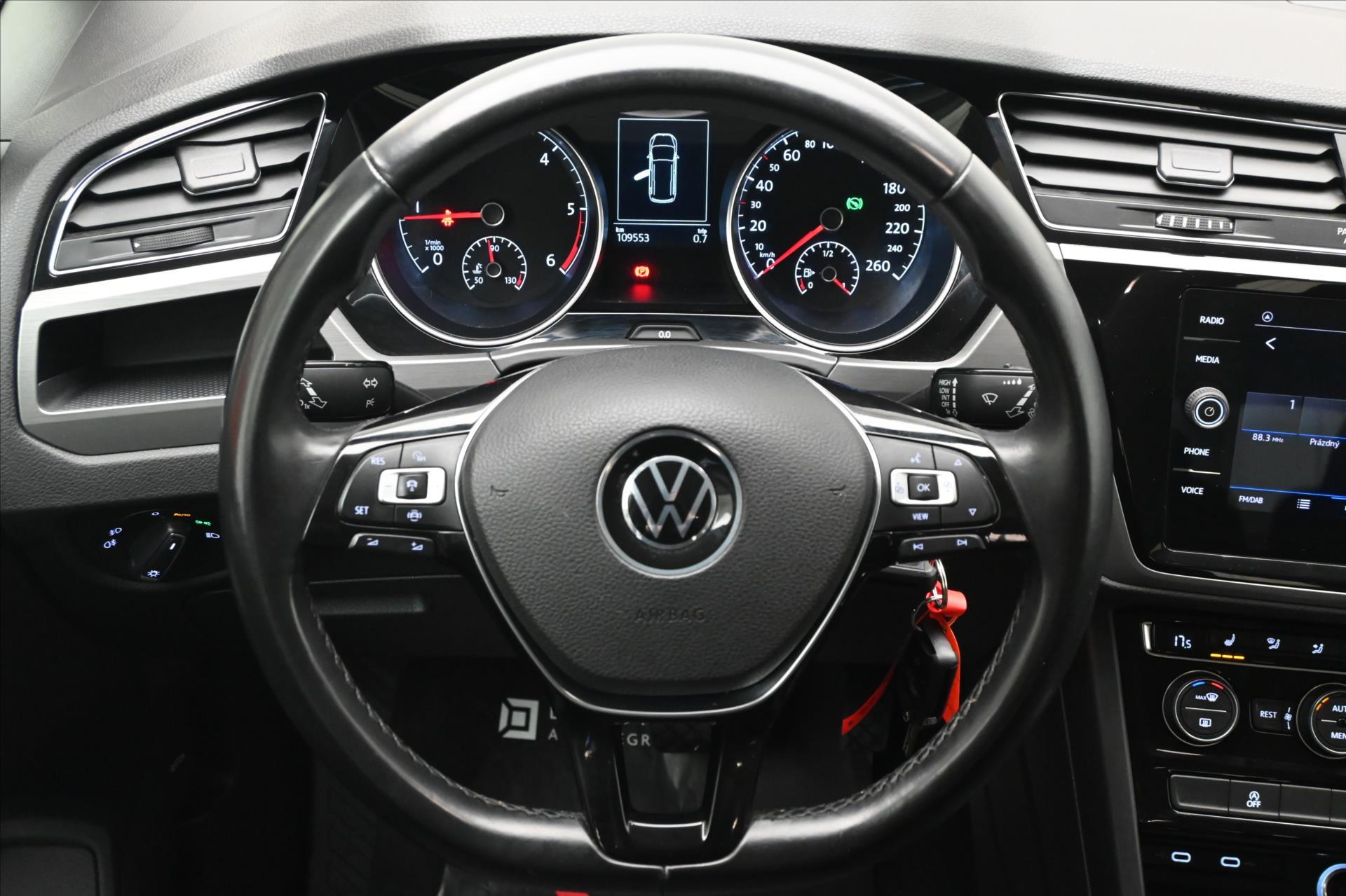 Hlavní fotografie vozu Volkswagen Touran 2,0 TDI 110kW DSG 7míst Záruka až 5 let (19)