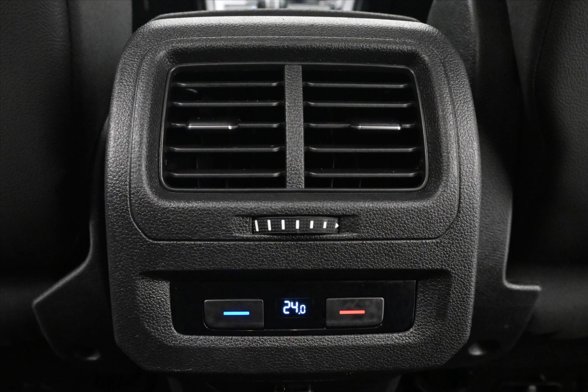 Hlavní fotografie vozu Volkswagen Touran 2,0 TDI 110kW DSG 7míst Záruka až 5 let (23)