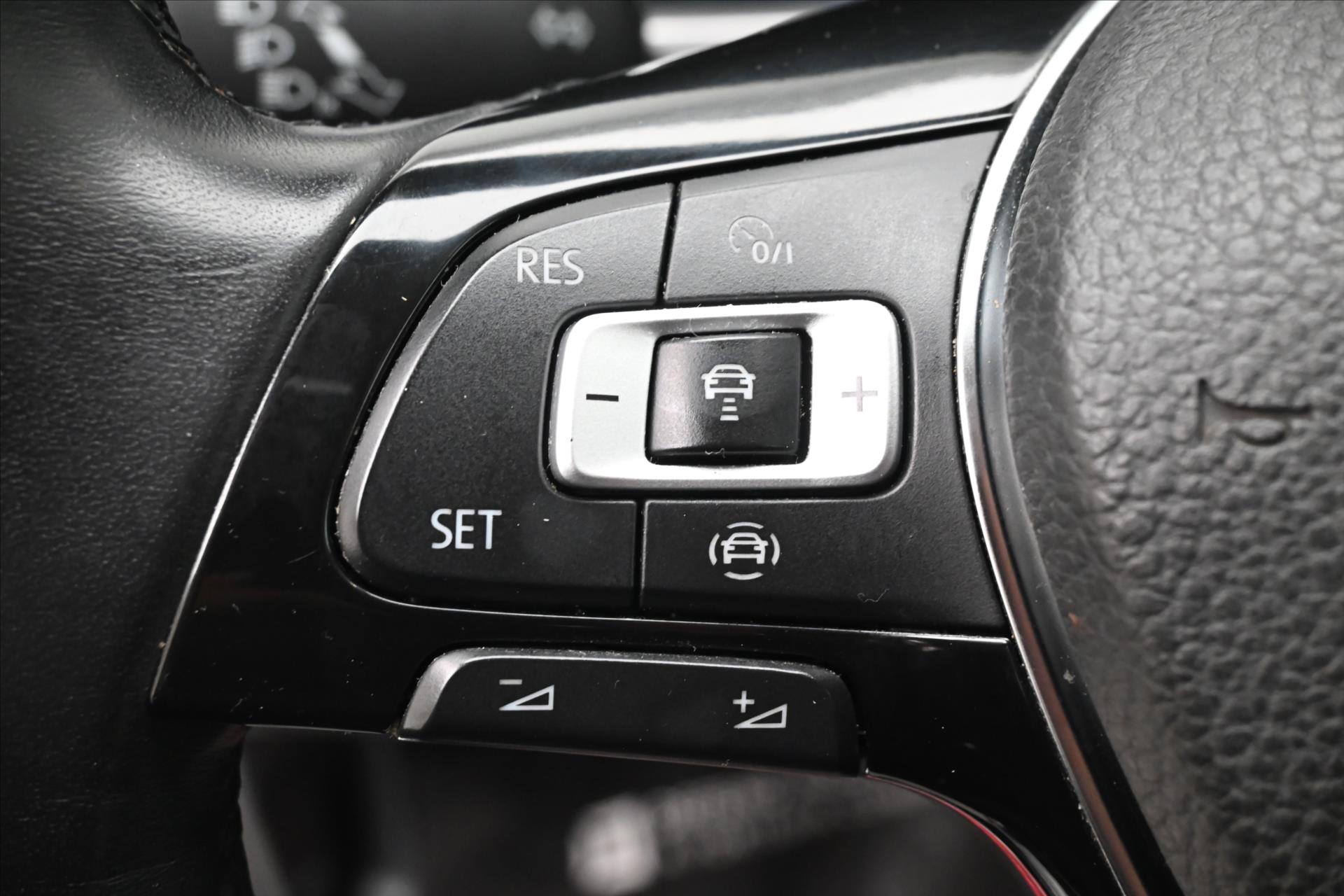 Hlavní fotografie vozu Volkswagen Touran 2,0 TDI 110kW DSG 7míst Záruka až 5 let (25)