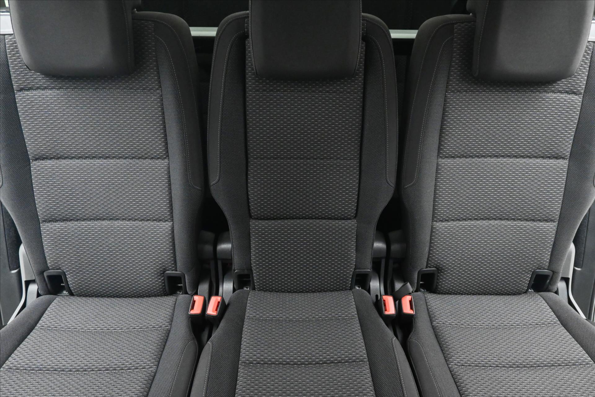 Hlavní fotografie vozu Volkswagen Touran 2,0 TDI 110kW DSG 7míst Záruka až 5 let (29)