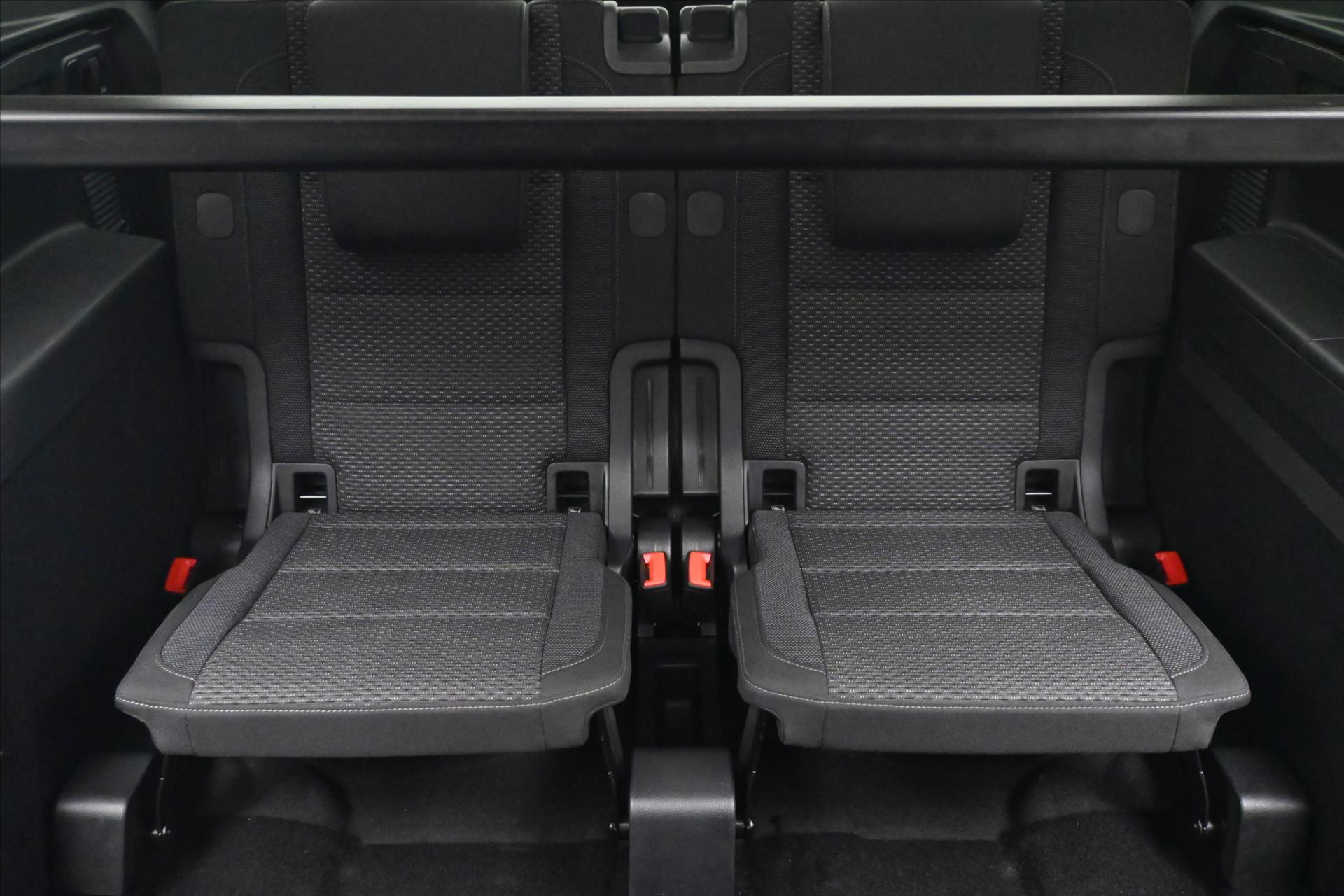 Hlavní fotografie vozu Volkswagen Touran 2,0 TDI 110kW DSG 7míst Záruka až 5 let (30)