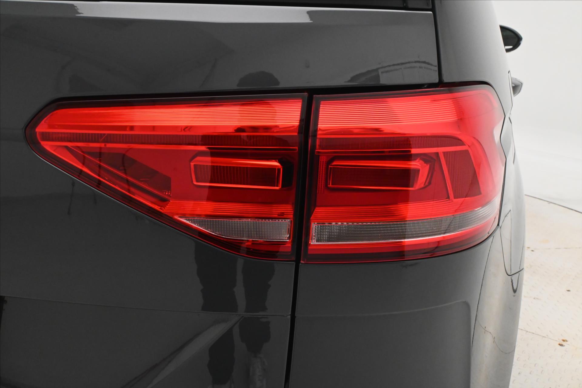 Hlavní fotografie vozu Volkswagen Touran 2,0 TDI 110kW DSG 7míst Záruka až 5 let (33)