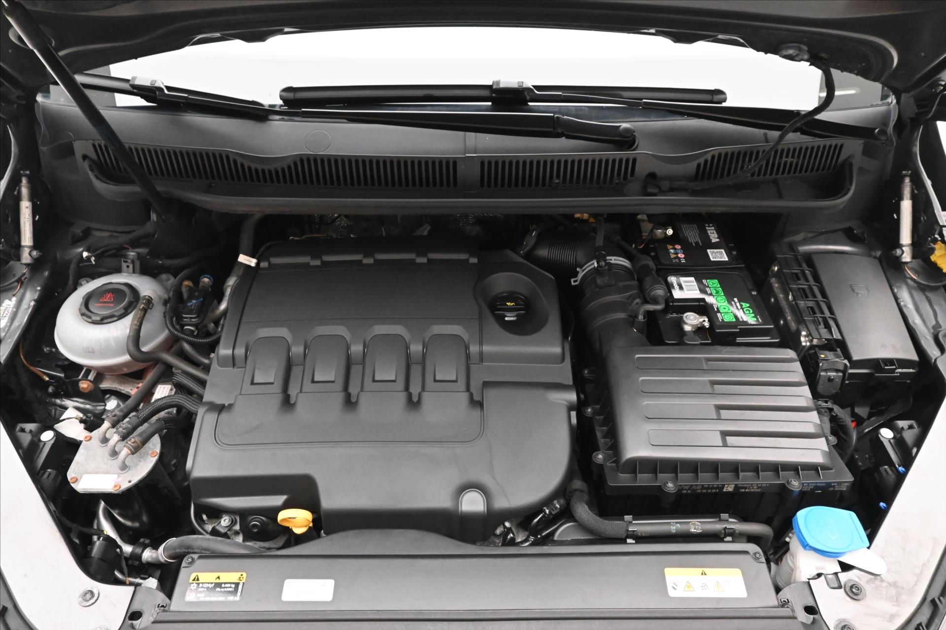 Hlavní fotografie vozu Volkswagen Touran 2,0 TDI 110kW DSG 7míst Záruka až 5 let (9)