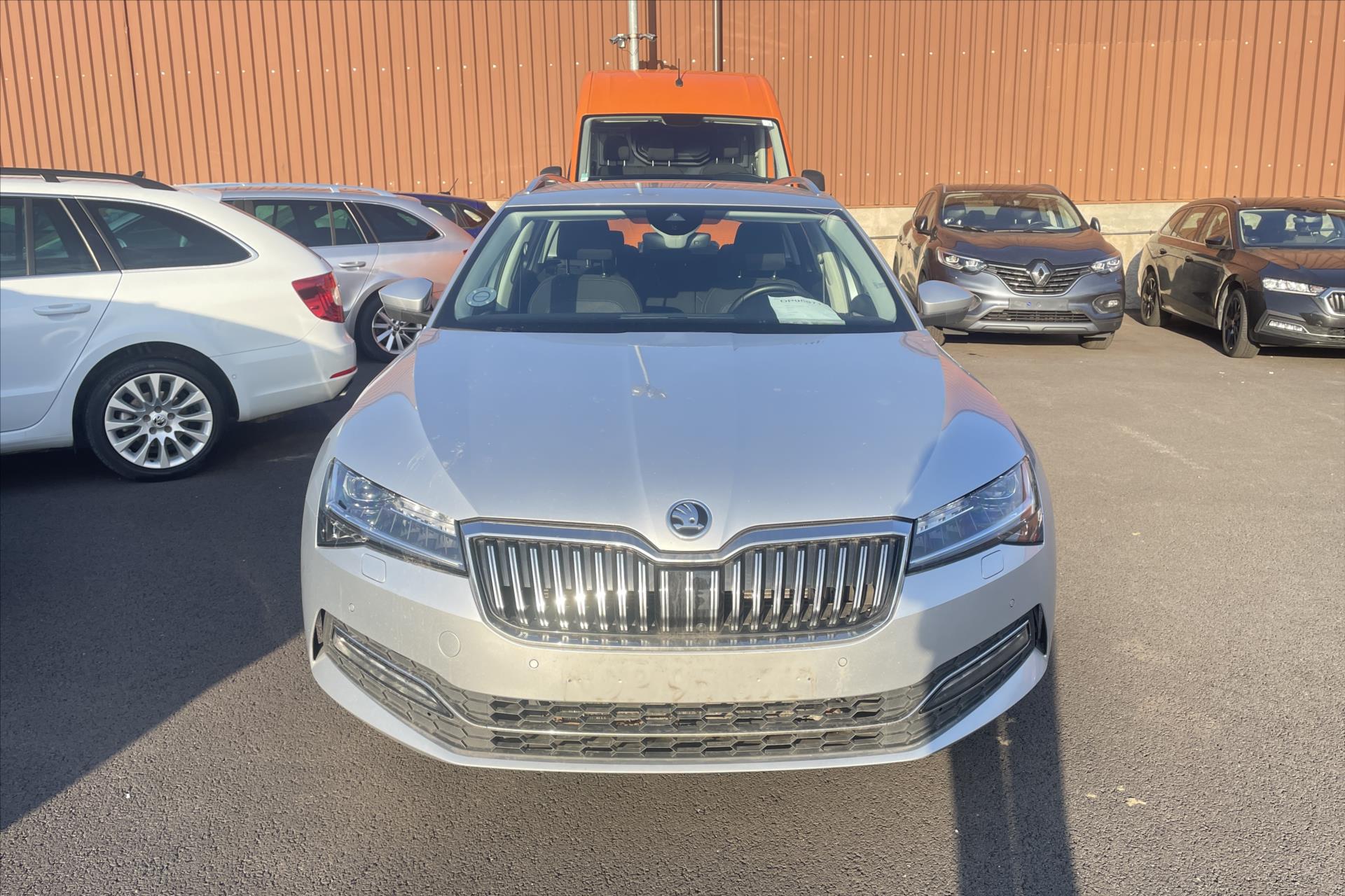 Škoda Superb 2,0 TDI 110 kW DSG Style VŮZ PŘIPRAVUJEME K PRODEJI