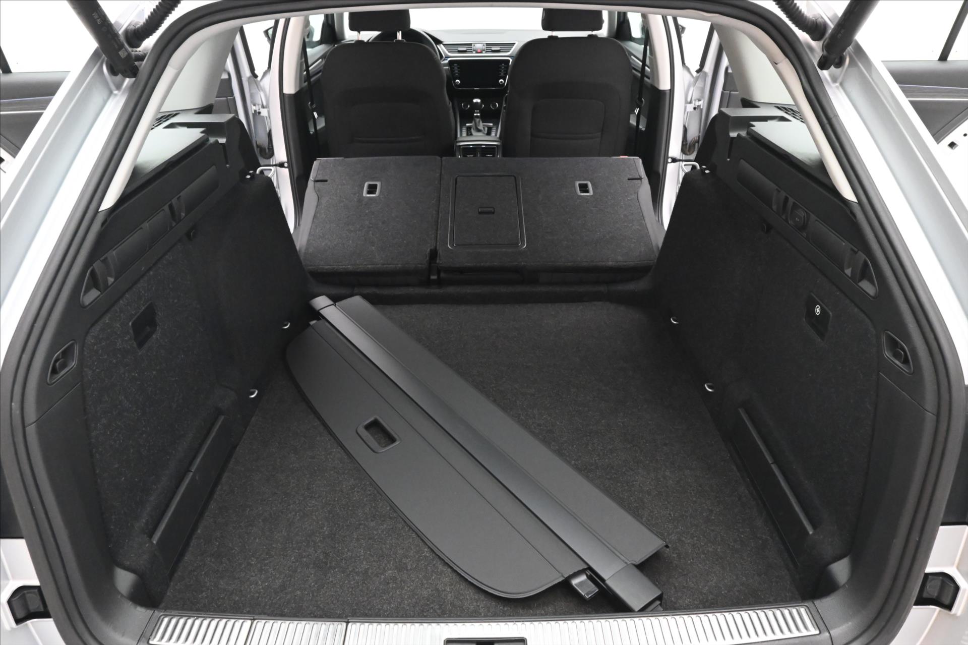 Hlavní fotografie vozu Škoda Superb 2,0 TDI 110 kW DSG Style Záruka až 5 let (11)