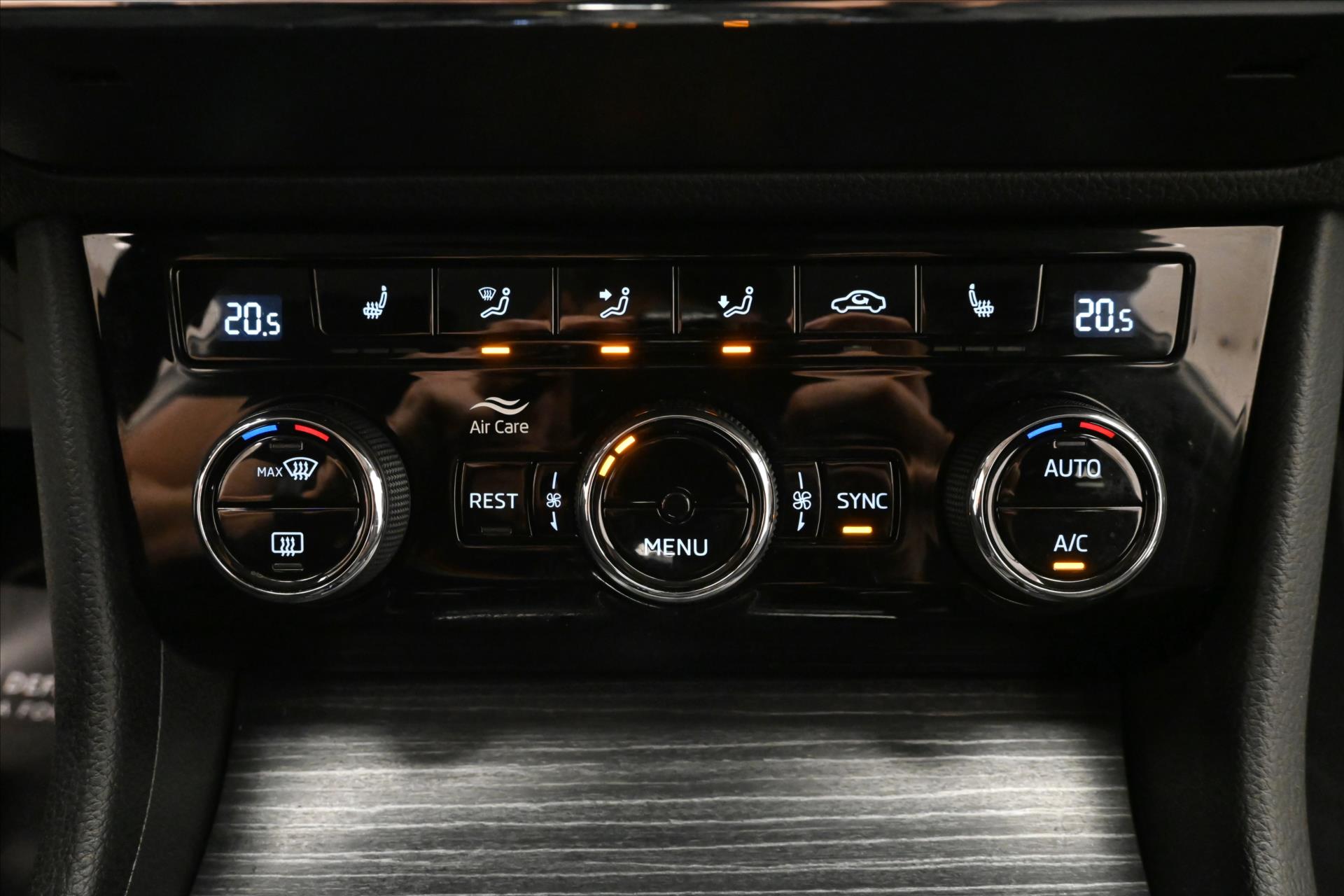 Hlavní fotografie vozu Škoda Superb 2,0 TDI 110 kW DSG Style Záruka až 5 let (21)