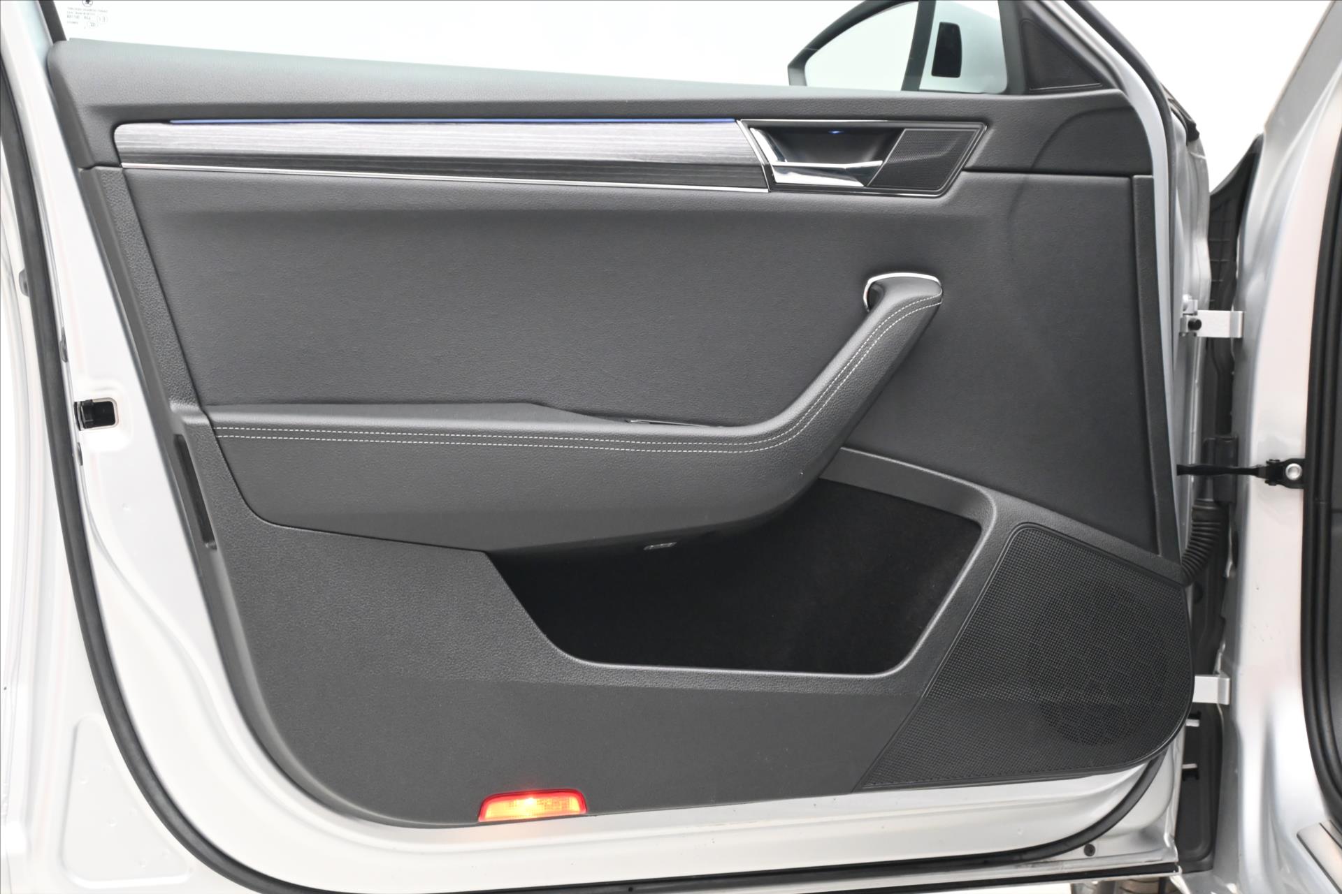 Hlavní fotografie vozu Škoda Superb 2,0 TDI 110 kW DSG Style Záruka až 5 let (25)