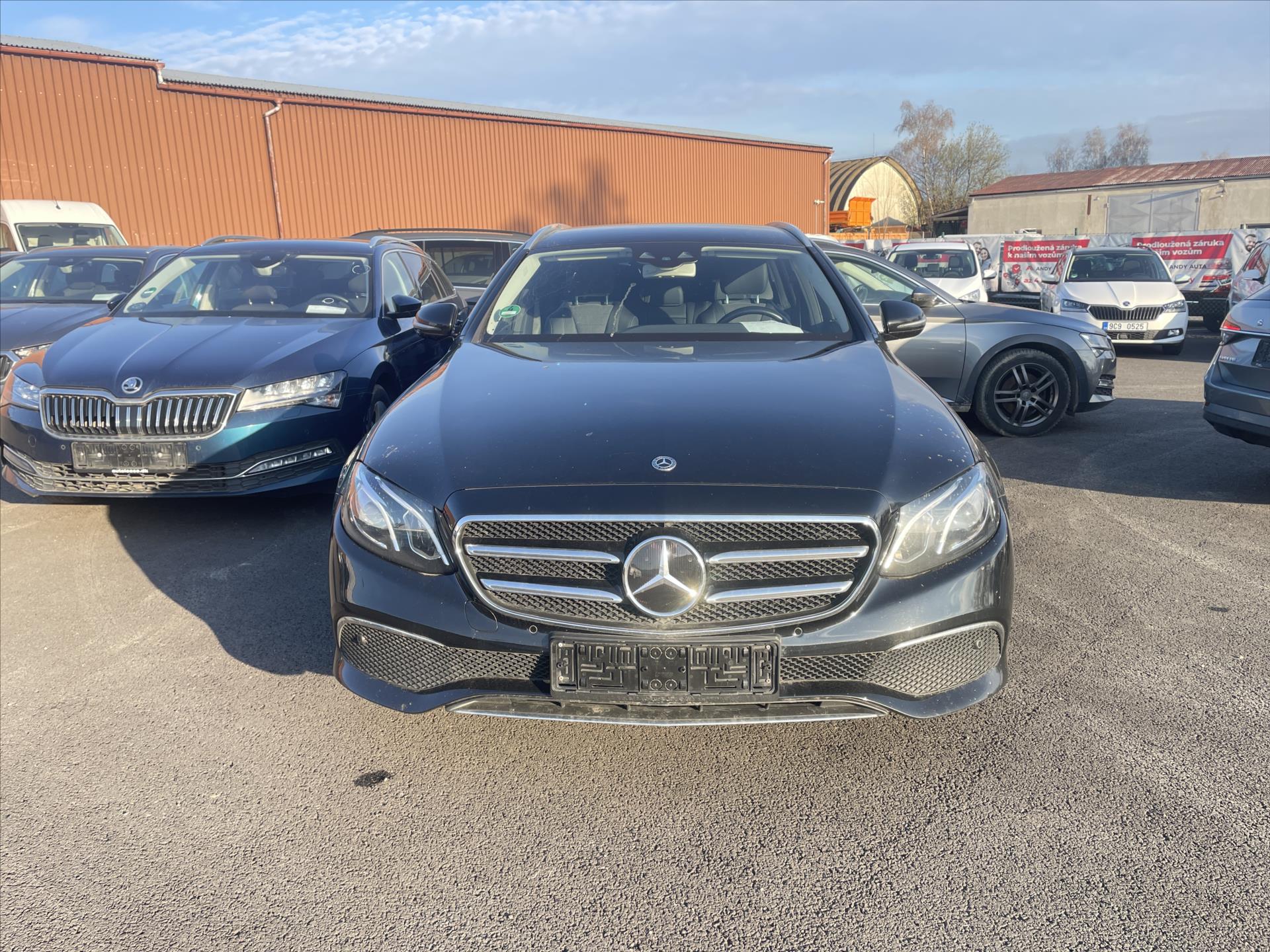 Mercedes-Benz Třídy E 2,0 220d 143 kW Business 9G-Tronic VŮZ PŘIPRAVUJEME K