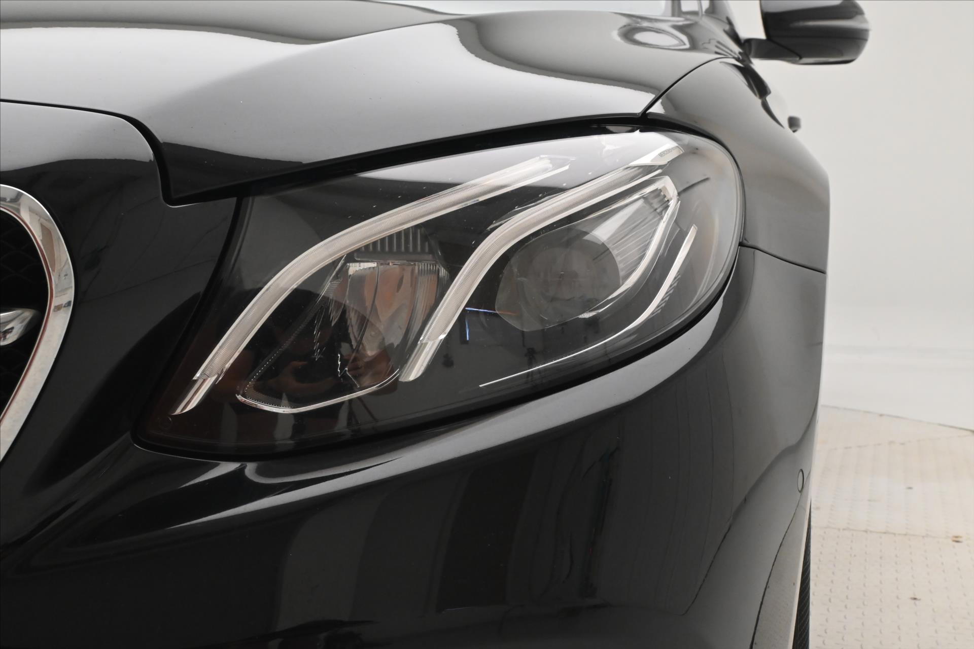 Hlavní fotografie vozu Mercedes-Benz Třídy E 2,0 220d 143 kW Business 9G-Tronic Záruka až 5 let (30)
