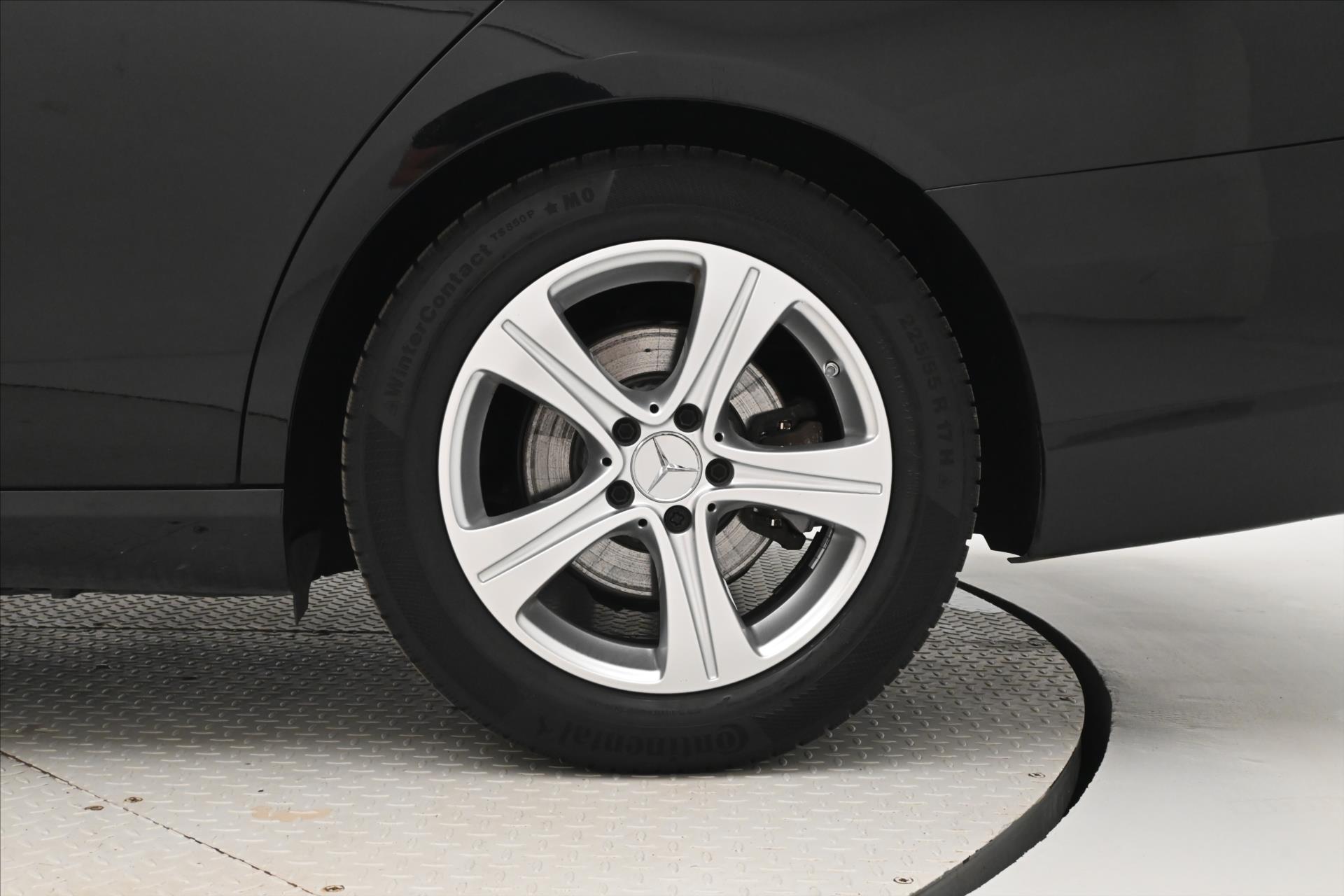 Hlavní fotografie vozu Mercedes-Benz Třídy E 2,0 220d 143 kW Business 9G-Tronic Záruka až 5 let (32)
