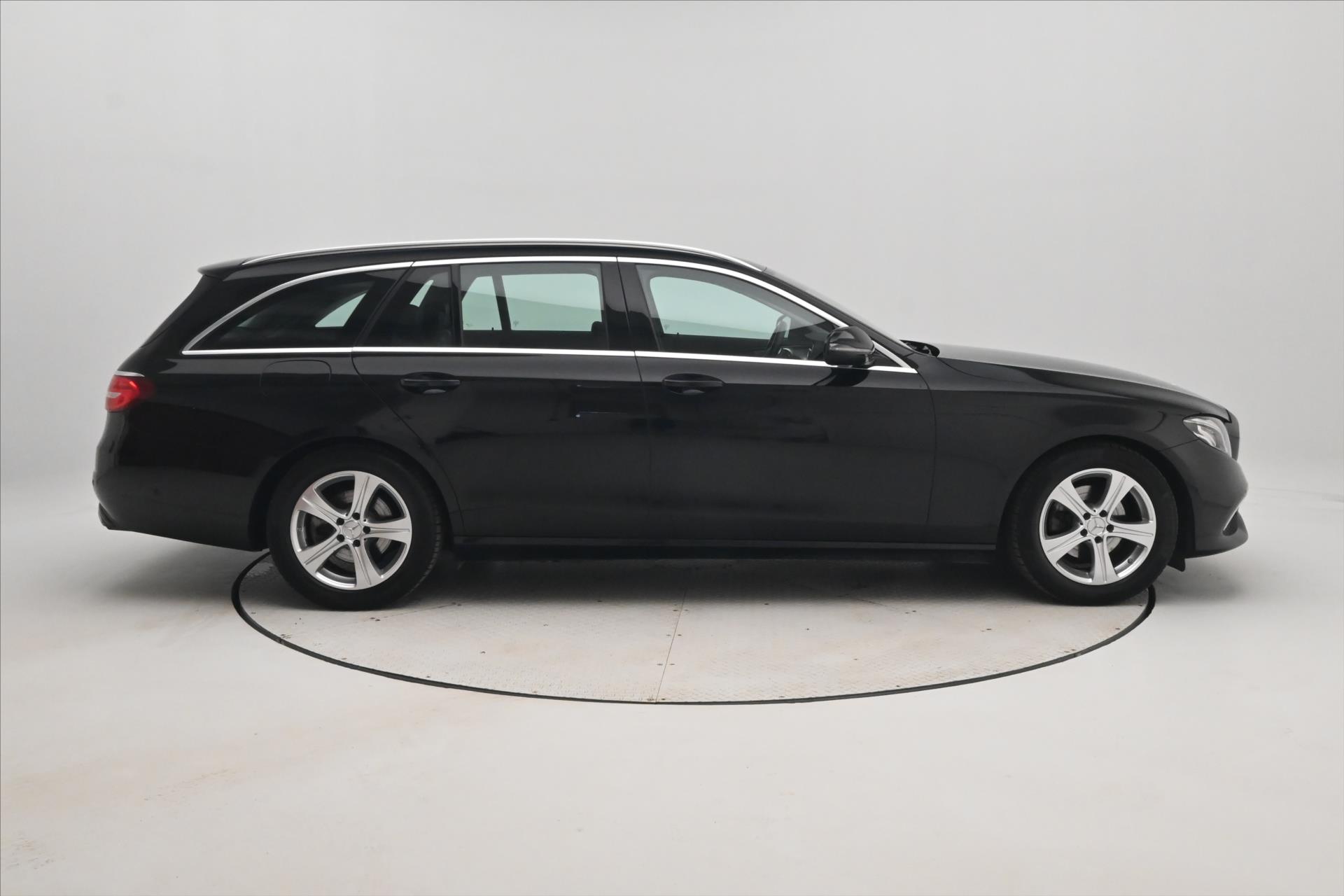 Hlavní fotografie vozu Mercedes-Benz Třídy E 2,0 220d 143 kW Business 9G-Tronic Záruka až 5 let (5)