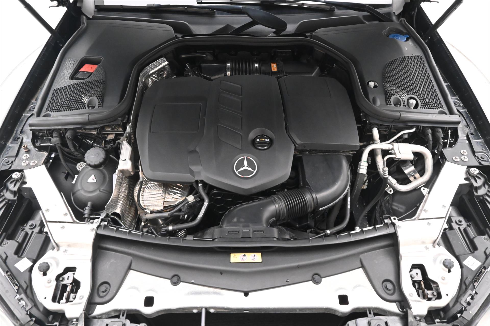 Hlavní fotografie vozu Mercedes-Benz Třídy E 2,0 220d 143 kW Business 9G-Tronic Záruka až 5 let (10)