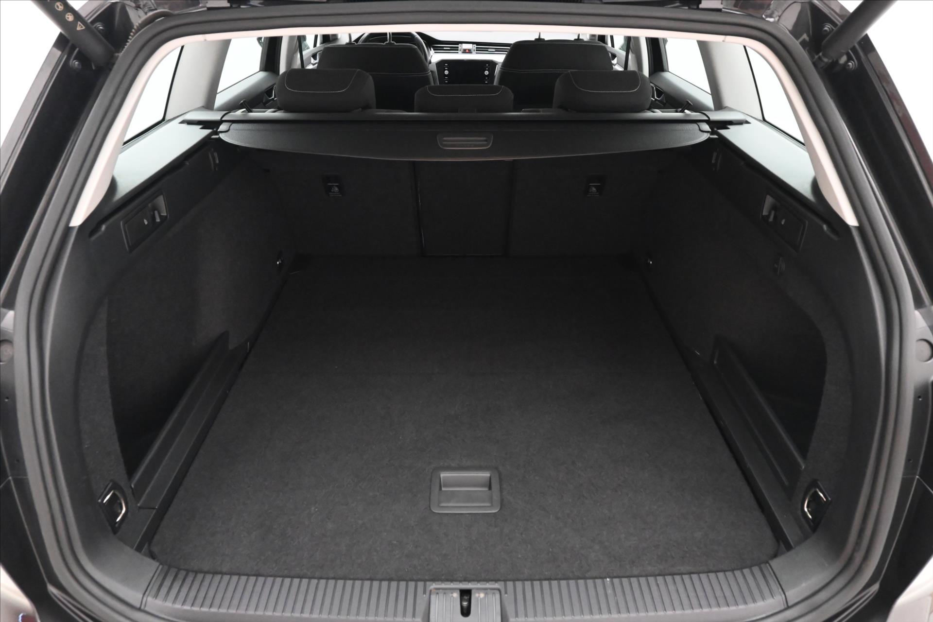 Hlavní fotografie vozu Volkswagen Passat 2,0 TDI 110kW DSG Business Záruka až 5 let (10)