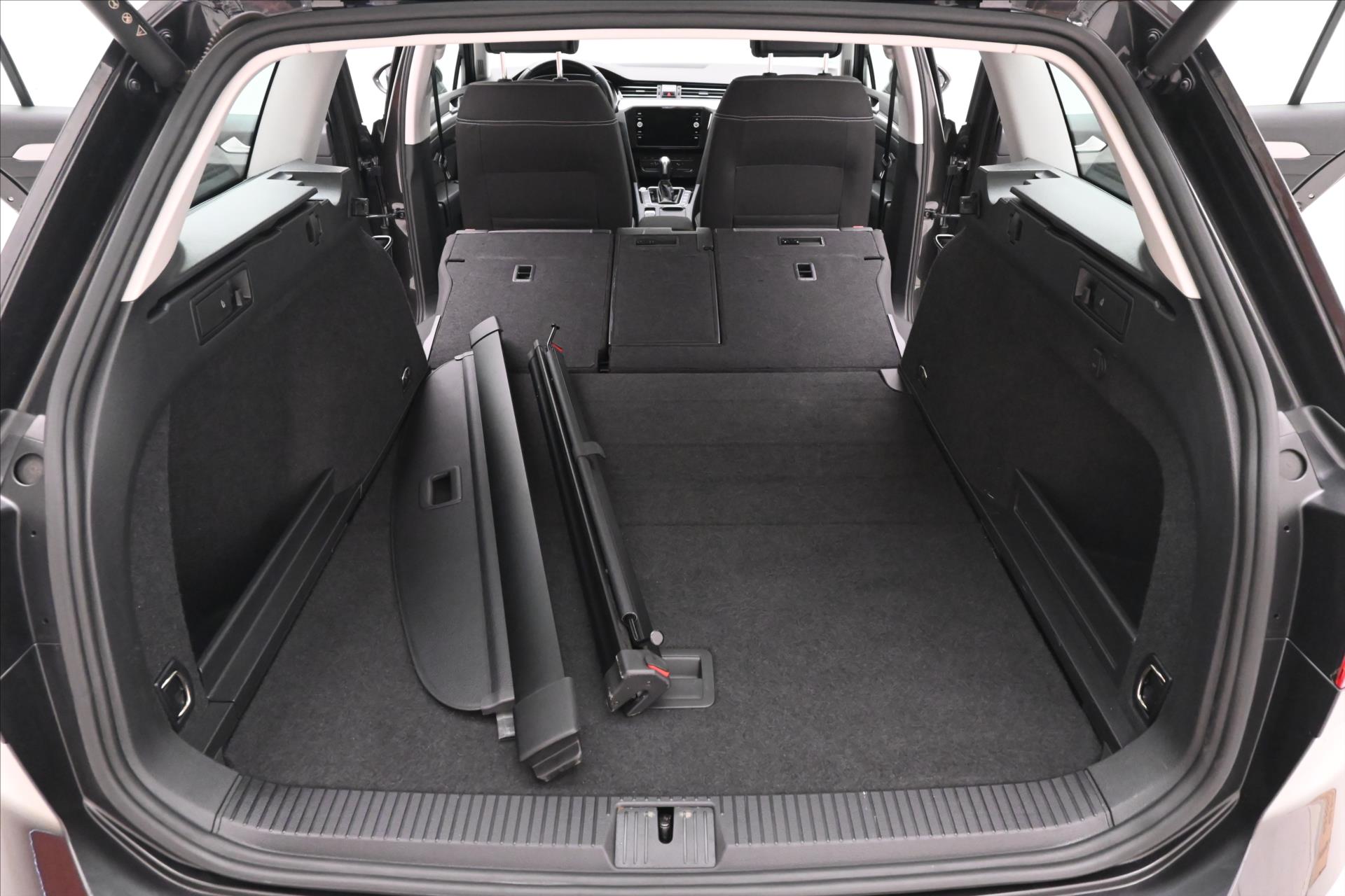 Hlavní fotografie vozu Volkswagen Passat 2,0 TDI 110kW DSG Business Záruka až 5 let (11)