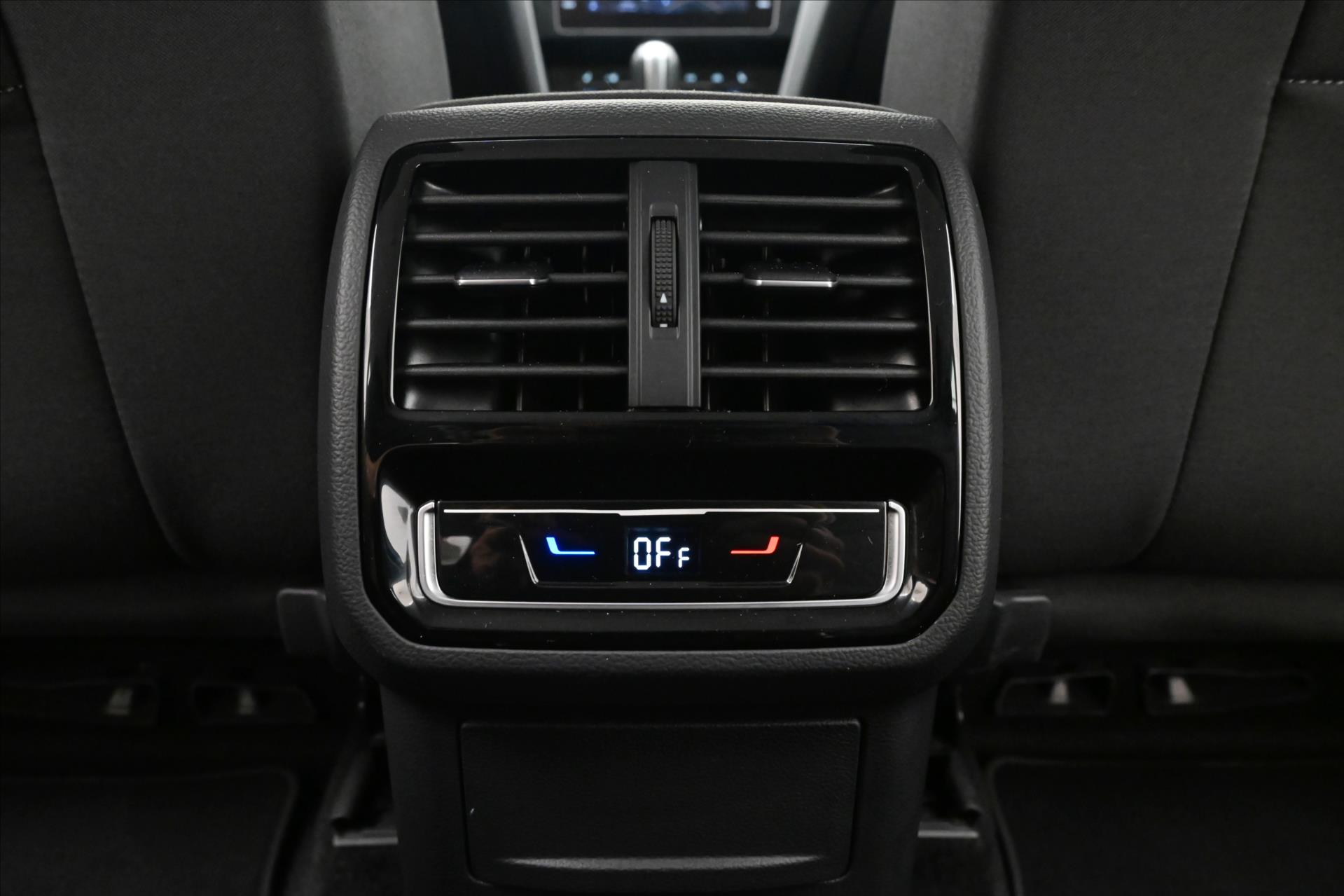 Main photo of the car Volkswagen Passat 2.0 TDI 110kW DSG Business Warranty up to 5 years (22)