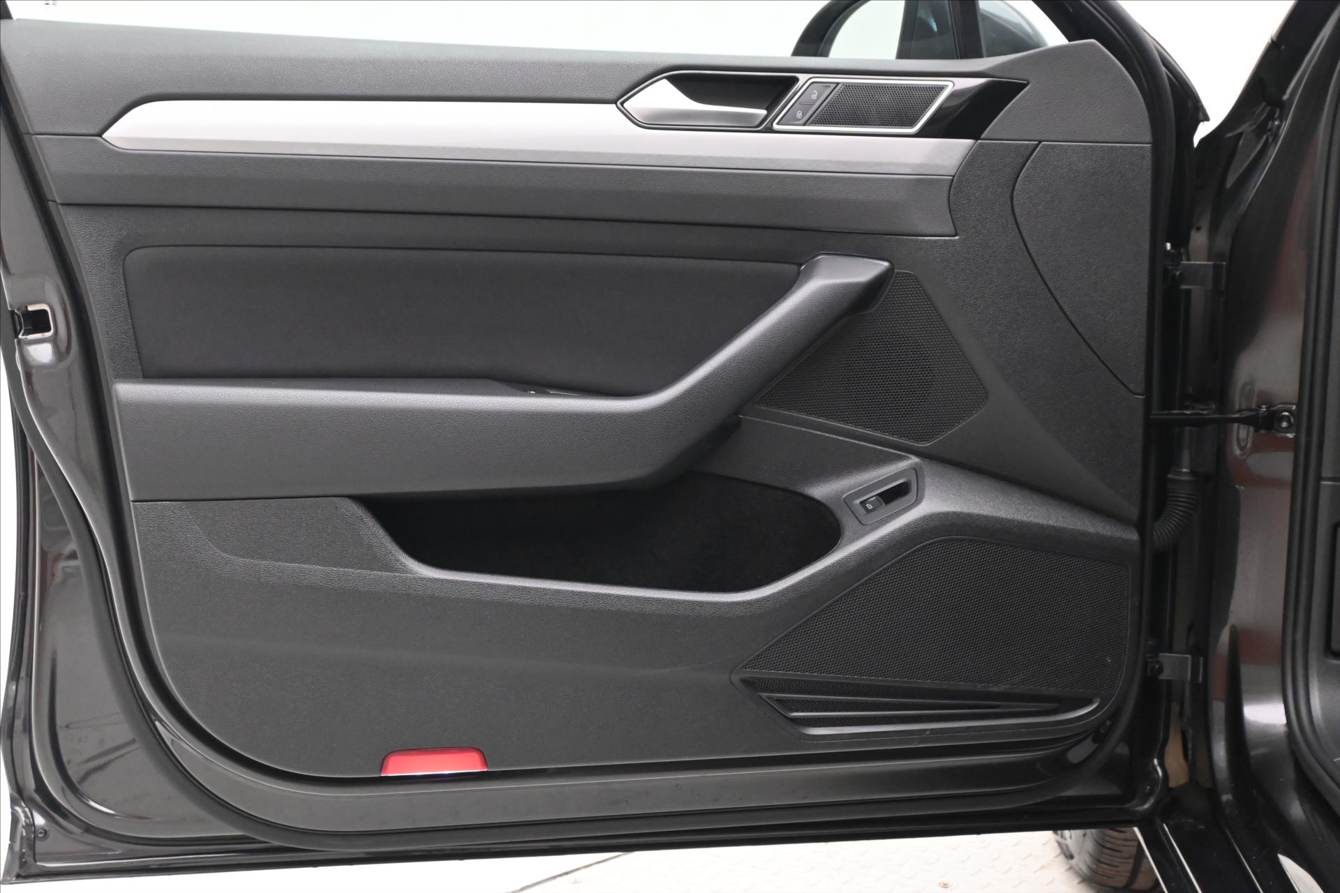 Hlavní fotografie vozu Volkswagen Passat 2,0 TDI 110kW DSG Business Záruka až 5 let (25)