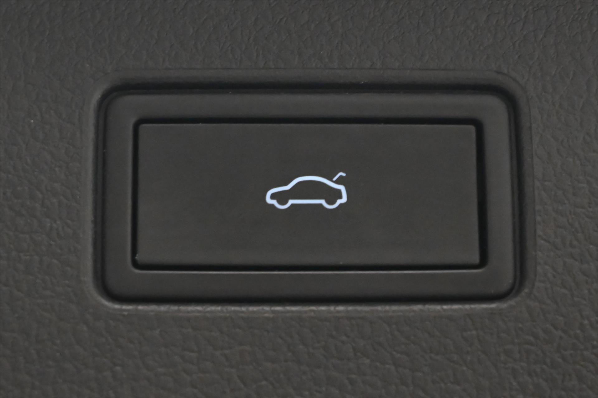 Hlavní fotografie vozu Volkswagen Passat 2,0 TDI 110kW DSG Business Záruka až 5 let (28)