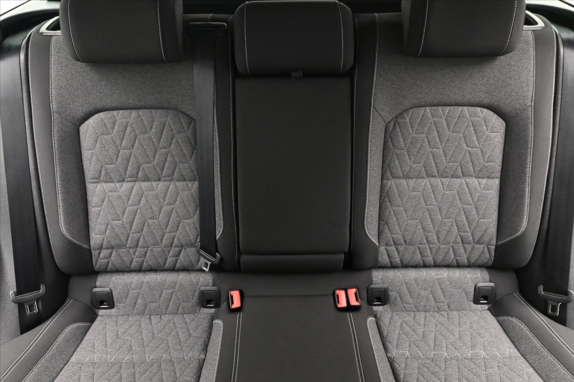 Hlavní fotografie vozu Volkswagen Passat 2,0 TDI 110kW DSG Business Záruka až 5 let (29)