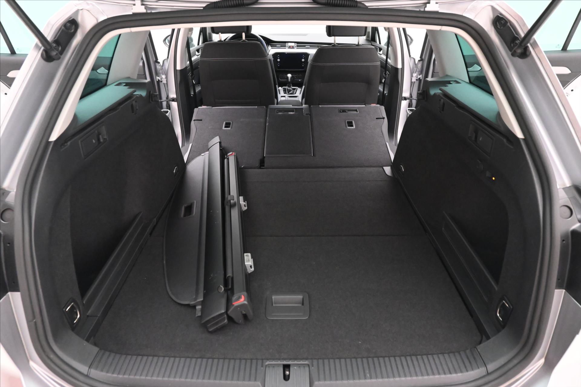 Hlavní fotografie vozu Volkswagen Passat 2,0 TDI 110 KW DSG Business Záruka až 5 let (11)