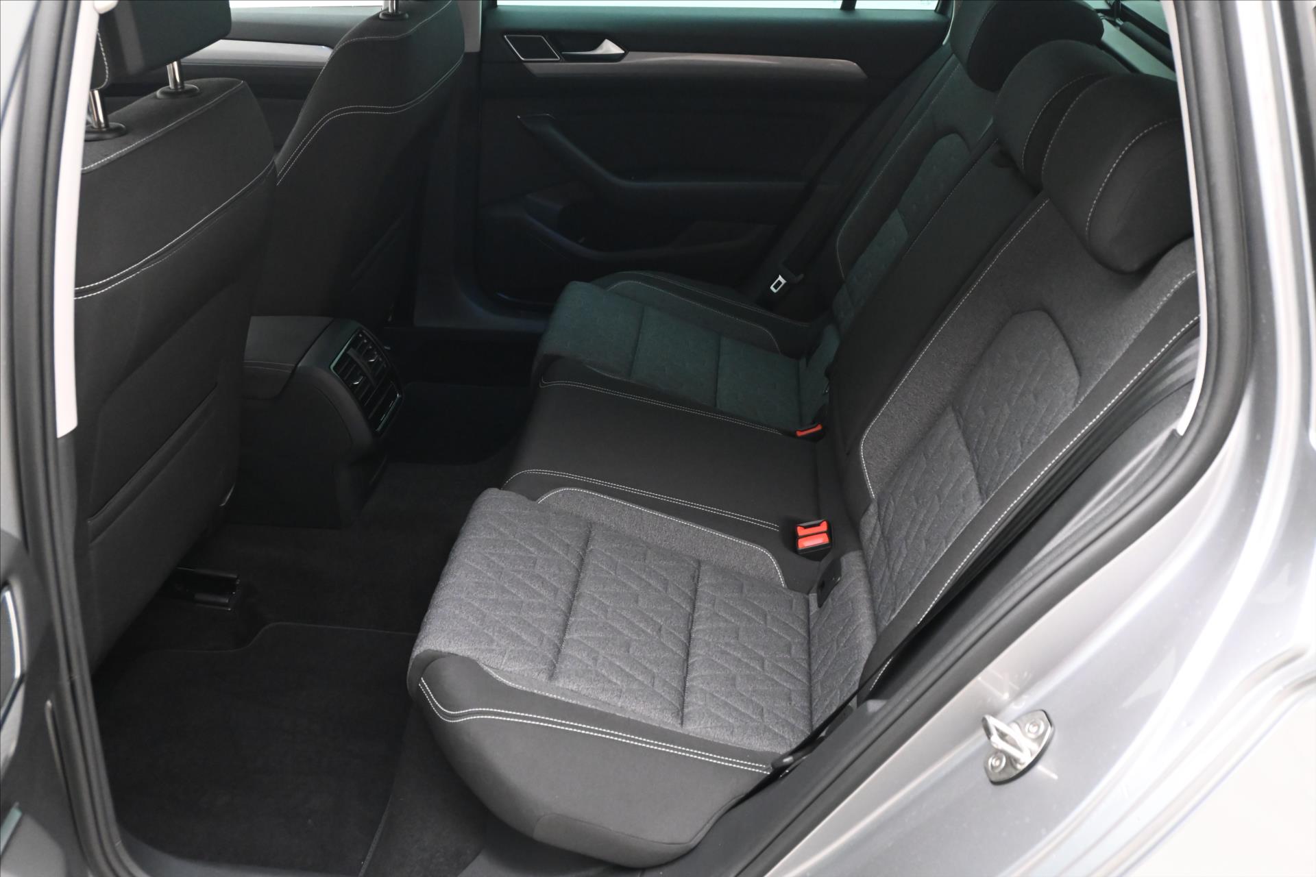Hlavní fotografie vozu Volkswagen Passat 2,0 TDI 110 KW DSG Business Záruka až 5 let (14)